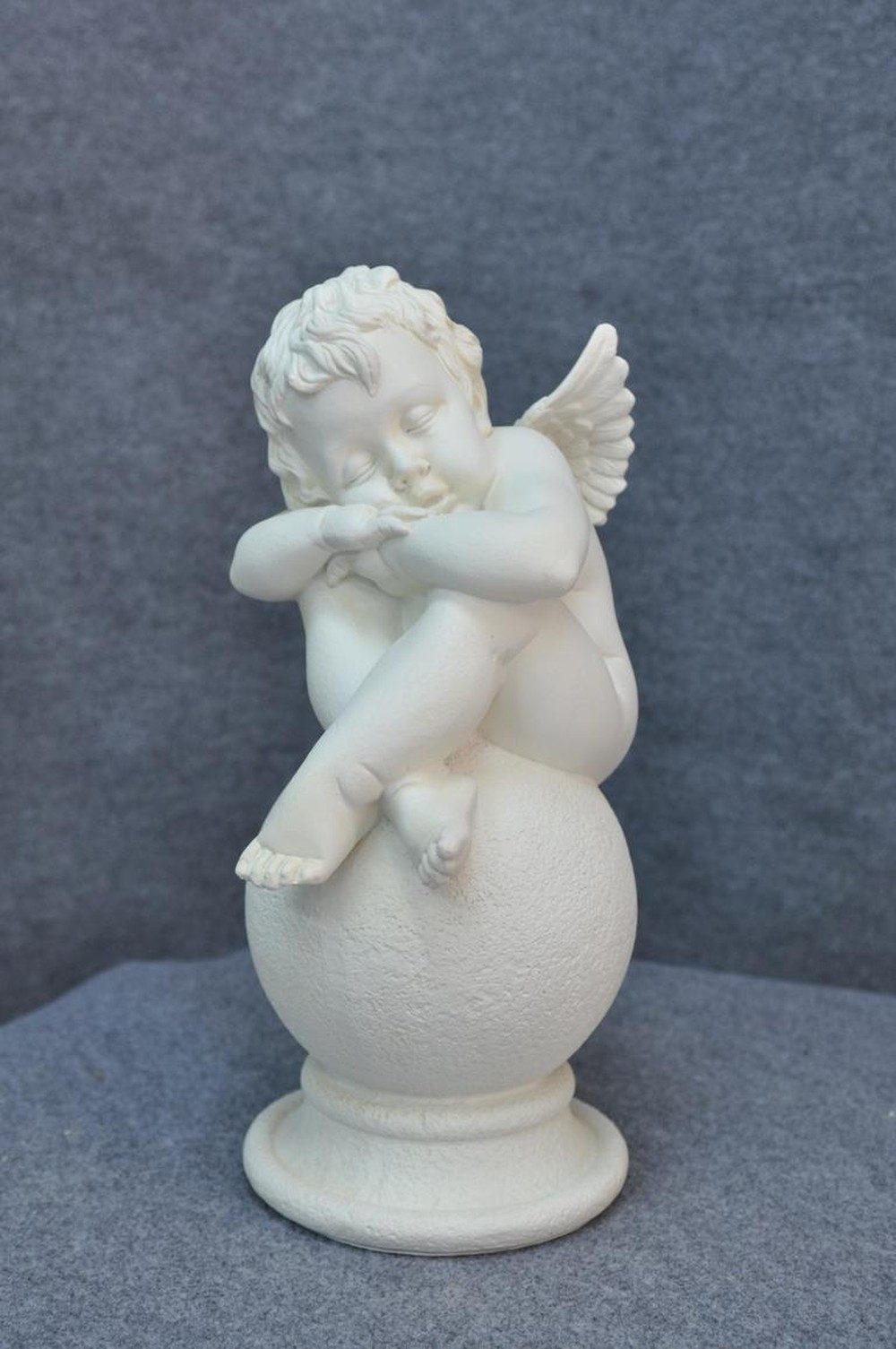 JVmoebel Engelfigur Engelsfigur aus hochwertigem Kunststein in elegantem Design, Made in Europa