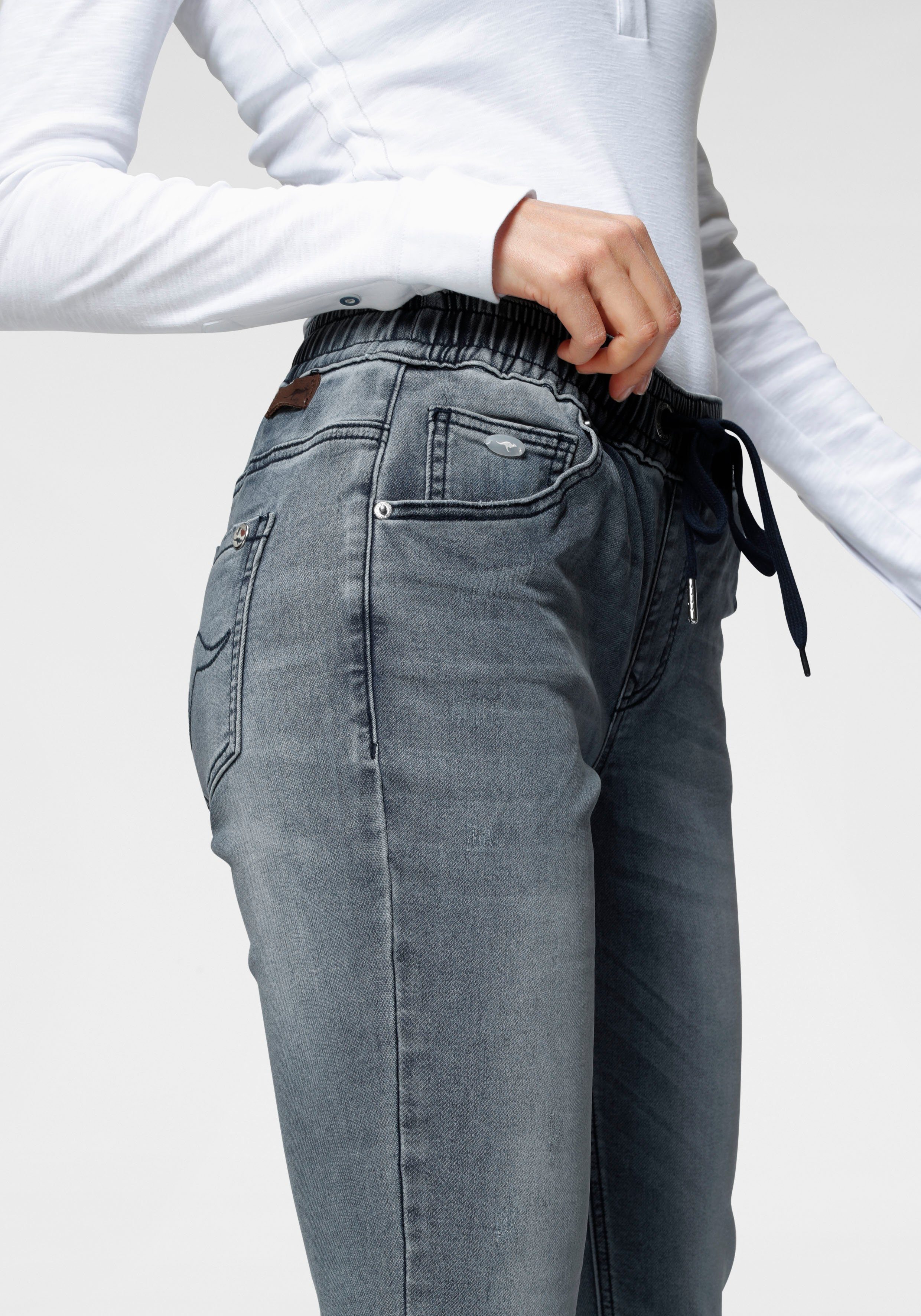 KangaROOS Jogg Pants in Denim-Optik Bündchen mit light-blue-used elastischem