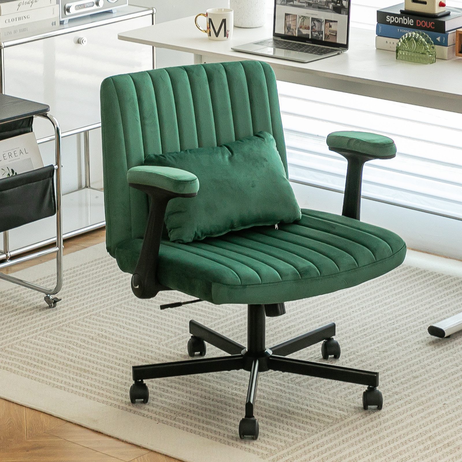 OKWISH Bürostuhl Samt-Bürostuhl höhenverstellbar mit klappbaren Armlehnen (Leise Rollen für Homeoffice & Kleinräume, 1 St), 70x92x70 cm Eleganter Drehstuhl aus Stoff für Arbeitszimmer