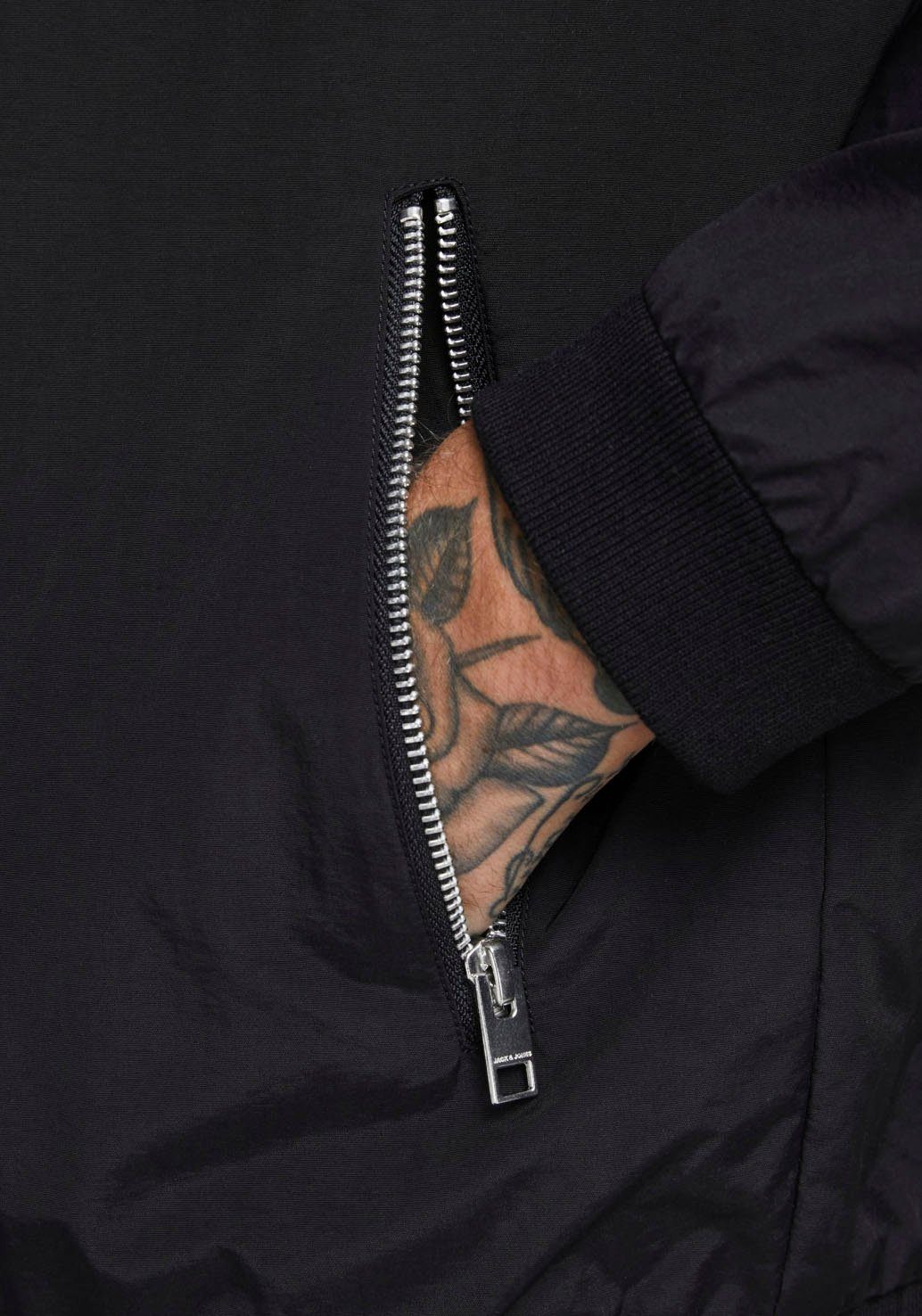 Jack & Jones Blouson JJERUSH mit Stehkragen und Reißverschlusstaschen unifarben, modisch, regular fit, Polyester