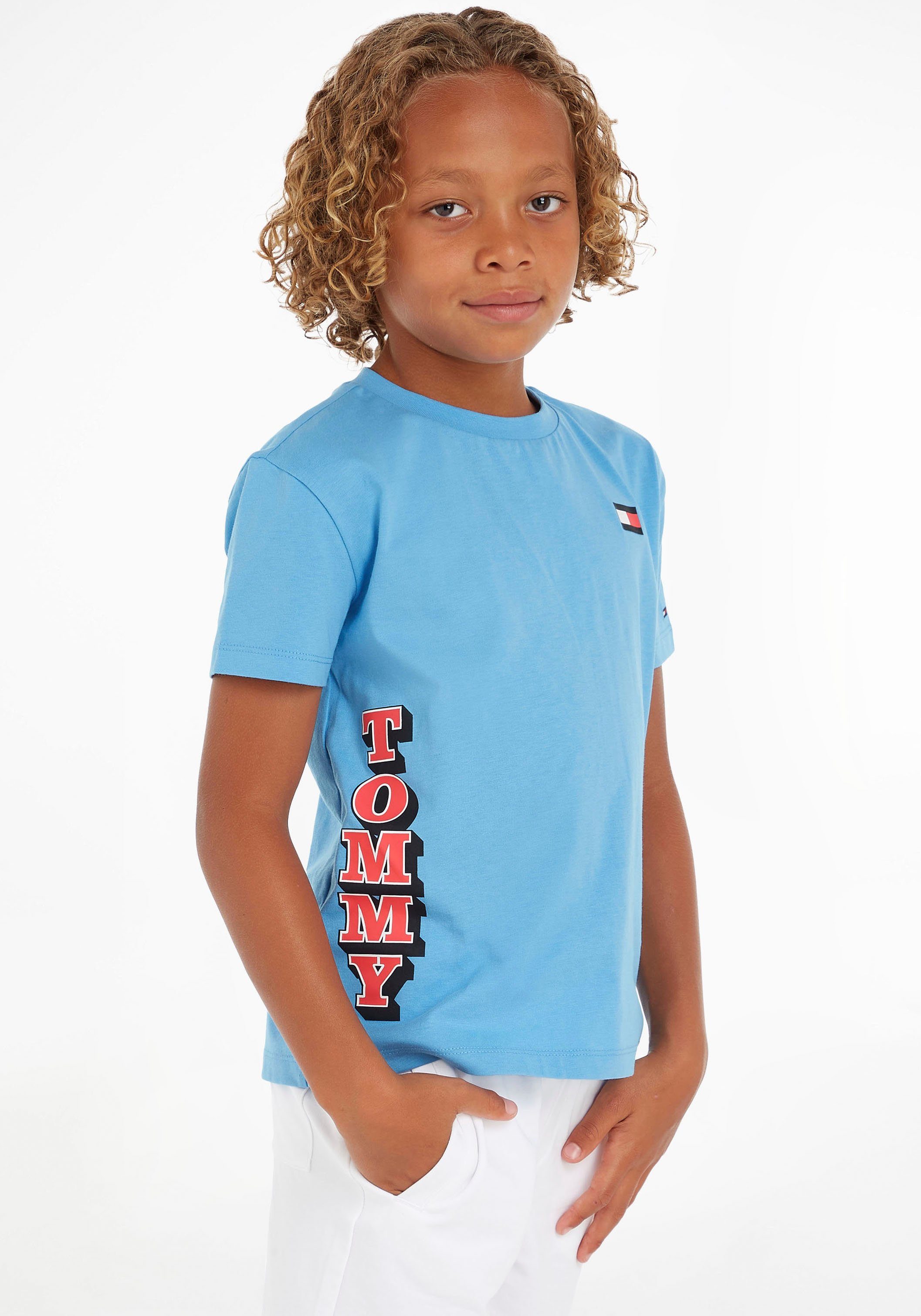 Tommy Hilfiger T-Shirt FUN LOGO TEE S/S mit 3D-Logoschriftzug Skysail