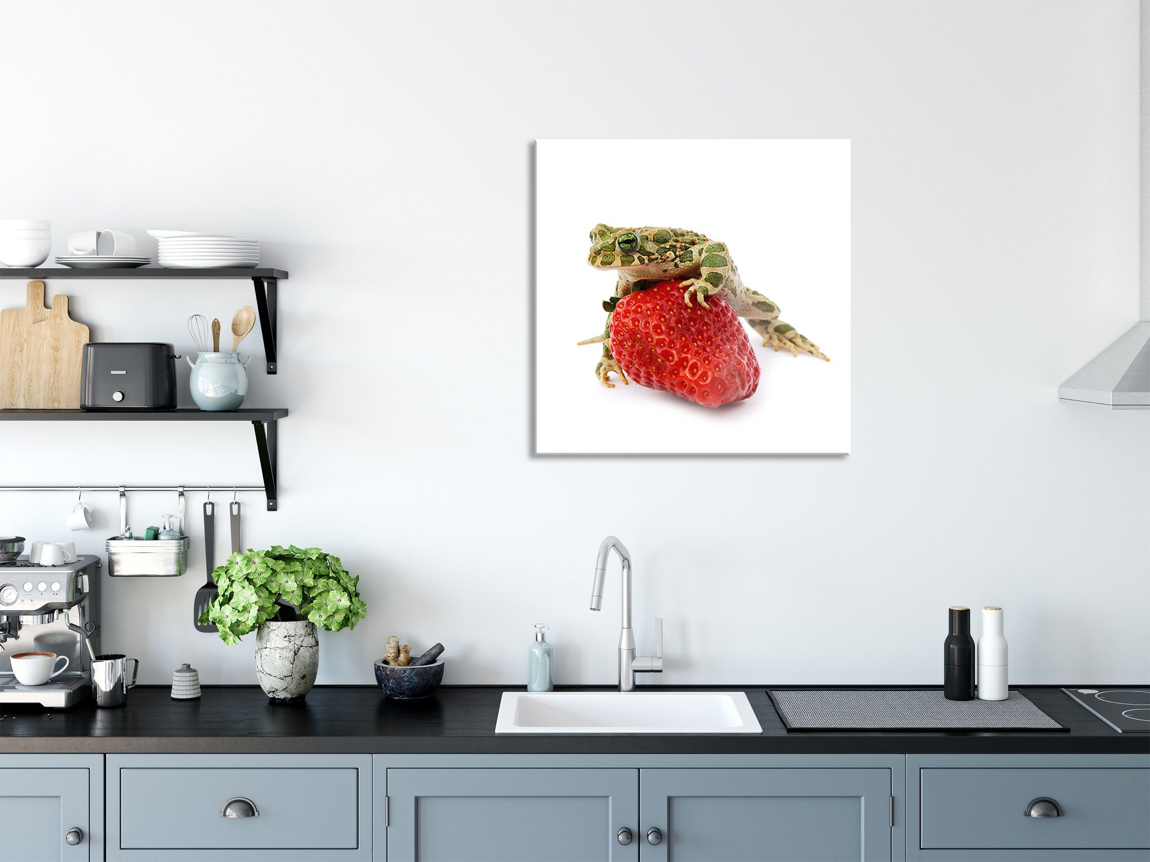 Abstandshalter St), Frosch Glasbild auf Aufhängungen sitzt Erdbeere, Pixxprint (1 Kleiner sitzt und Glasbild Echtglas, auf Kleiner inkl. aus Erdbeere Frosch