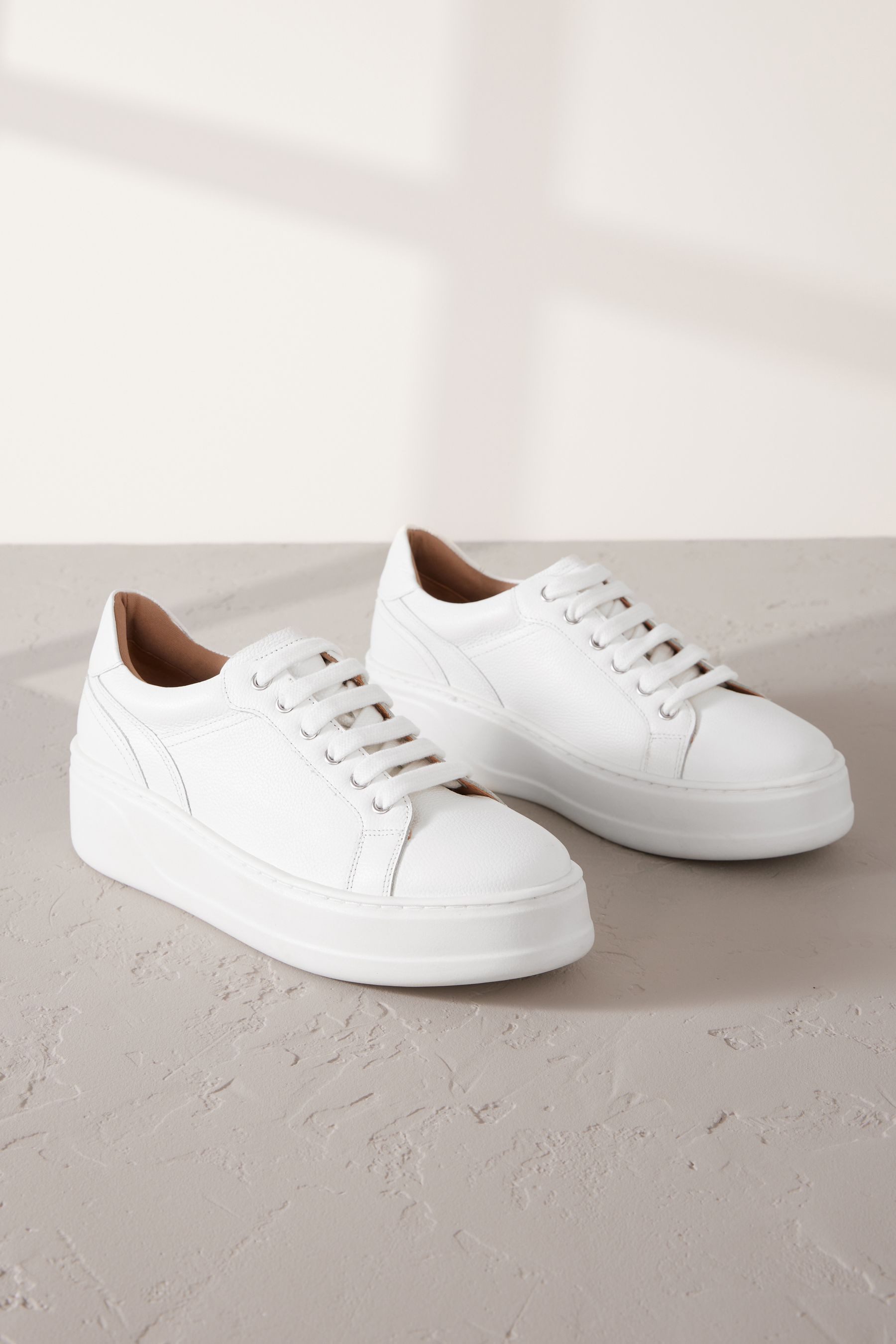 Next Signature Schnürsneaker, Keilabsatz, Premium-Leder Sneaker (1-tlg)