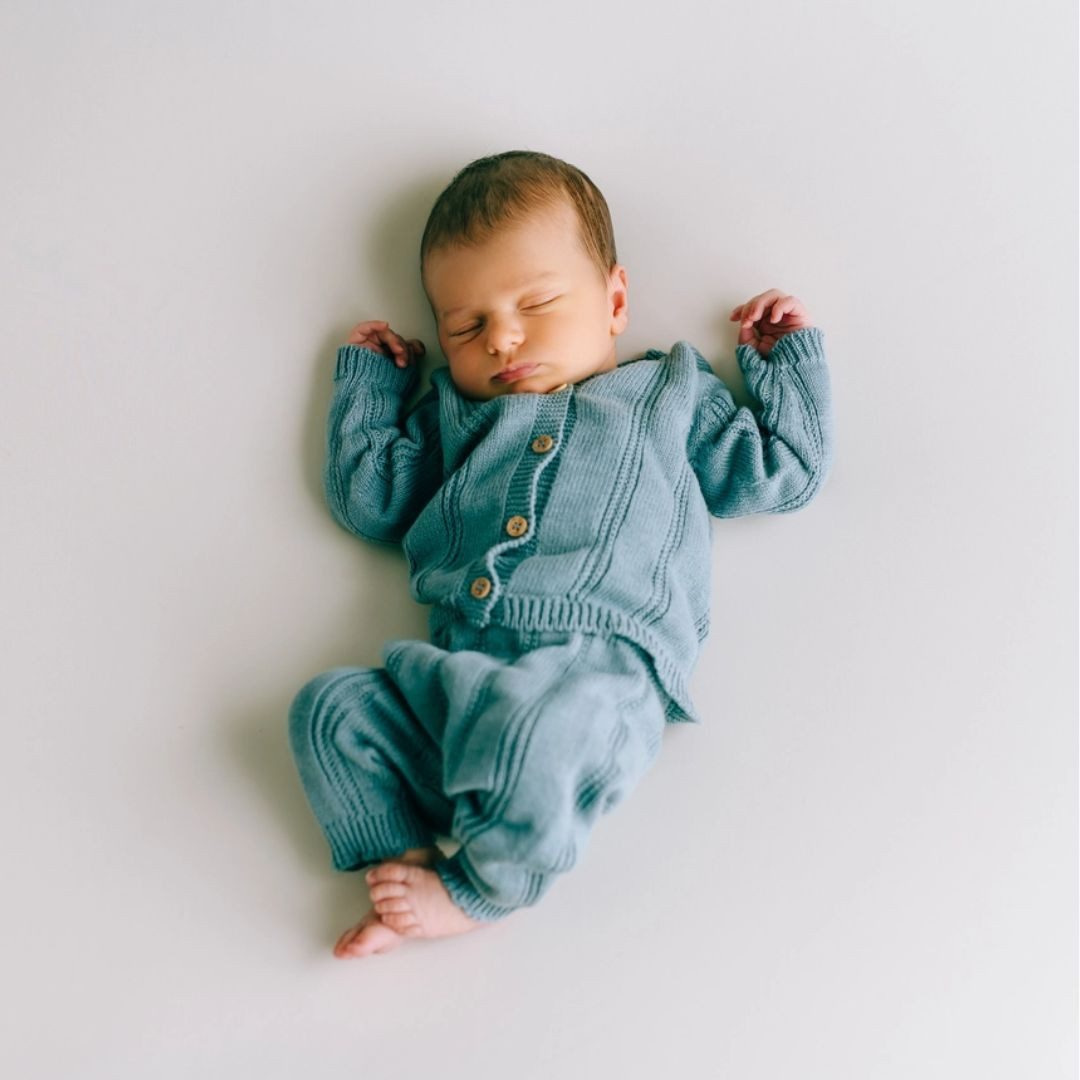 suebidou Neugeborenen-Geschenkset Strick-Set Jäckchen und Hose Erstlingsset 100% Baumwolle (Strickjacke und -Hose) nahtlose Konstruktion, einfaches An- und Ausziehen