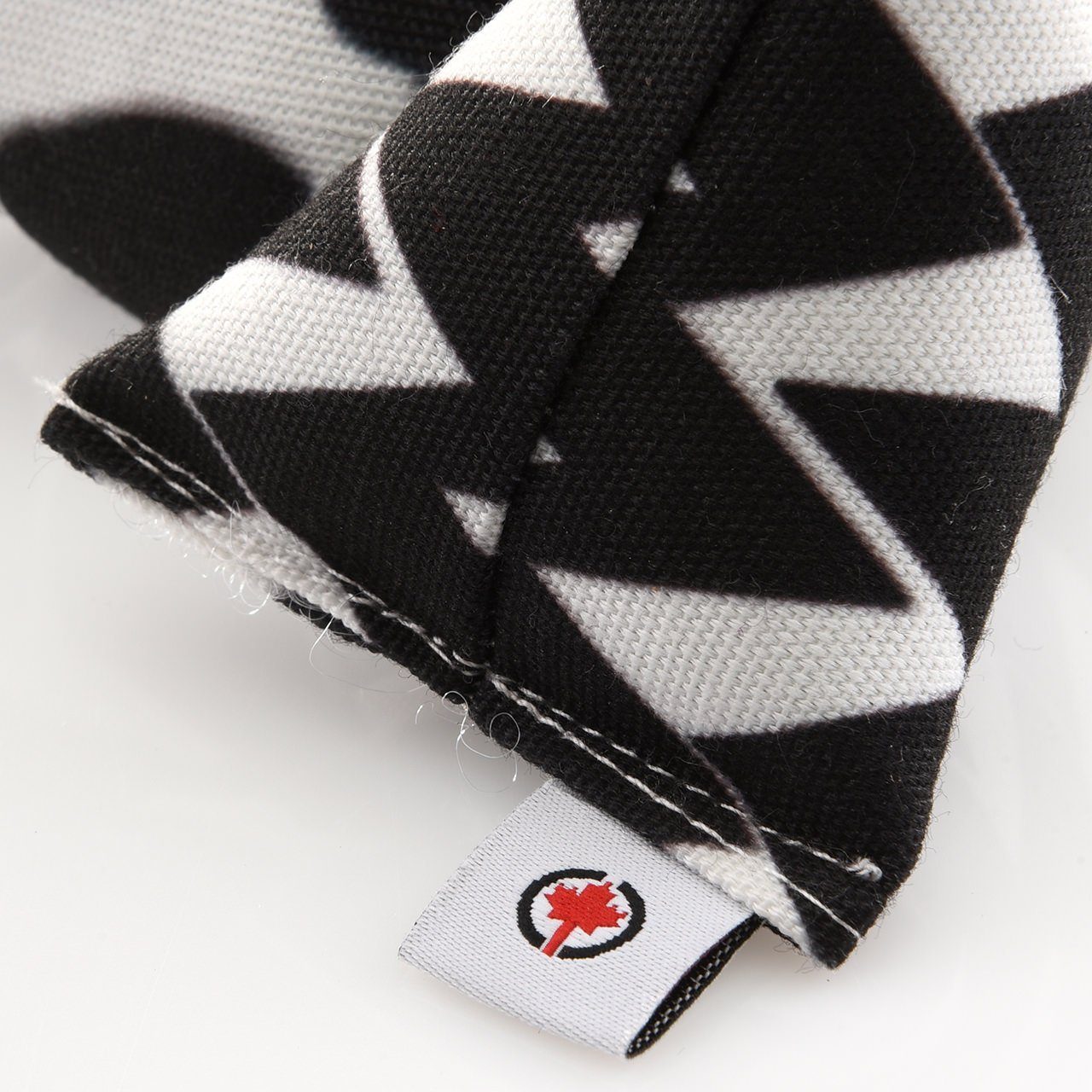 Canadian Cat Company Plüschmäuse 3er Set Mini-Pyramiden "black-white" mit Katzenminze gefüllt, Leinen, Set-Packung (3-tlg) Spielkissen mit betörenden Duft