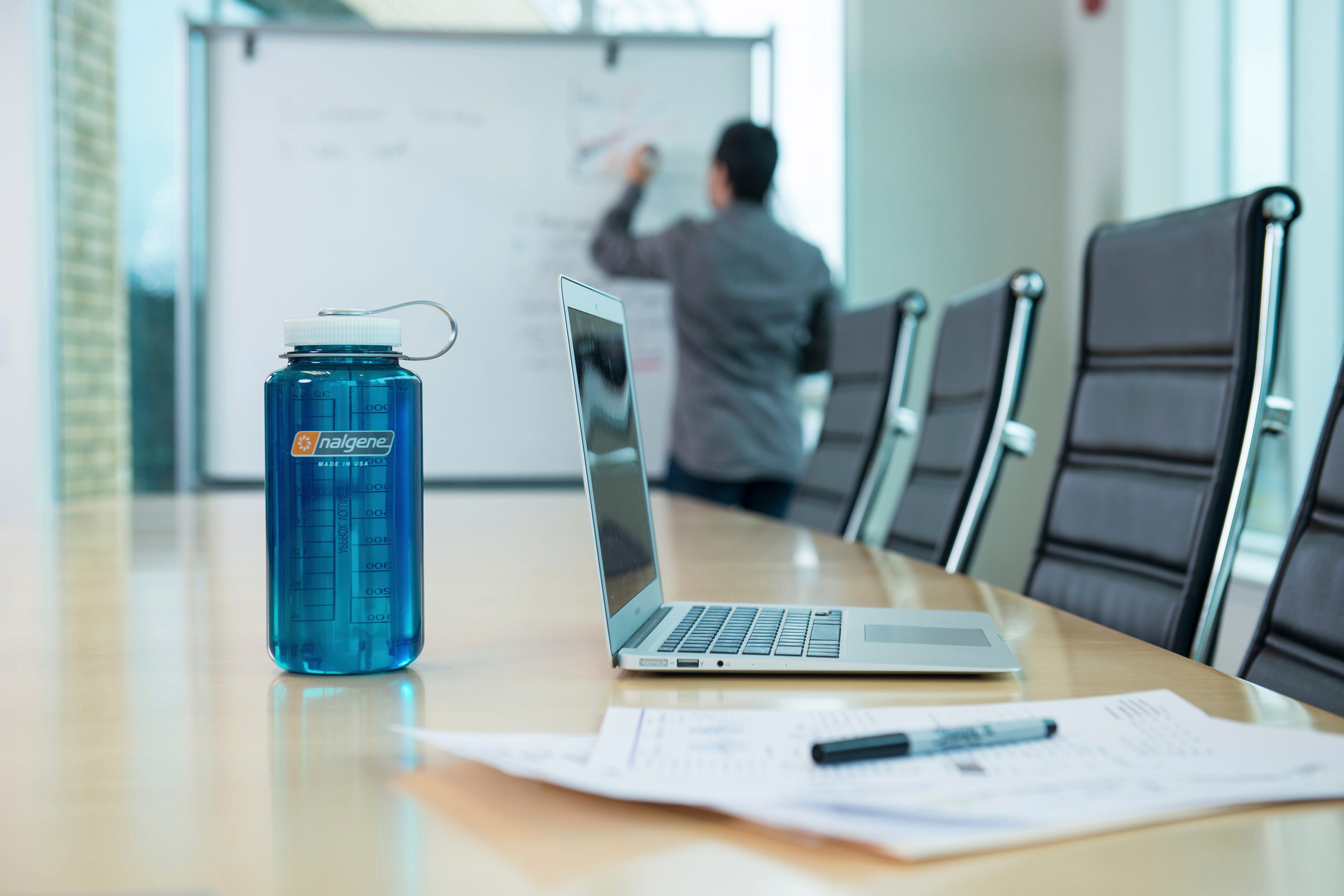 Nalgene Trinkflasche Nalgene Trinkflasche Everyday 'Weithals WH- Sustain' 1 Liter, leichte, robuste und geschmacksneutrale Flasche