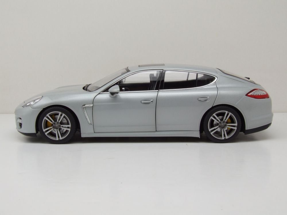 Norev Modellauto Porsche Panamera Turbo 2009 silber, Maßstab 1:18