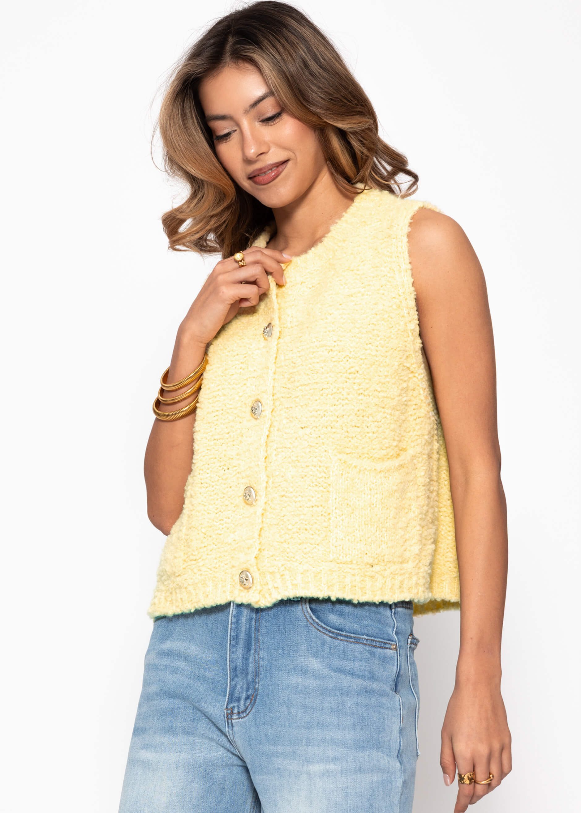 SASSYCLASSY Kurzweste Bouclé-Weste mit aufgesetzten Taschen für Damen Weiche Weste mit goldfarbenen Knöpfen Hellgrau – Bild 4 von 5