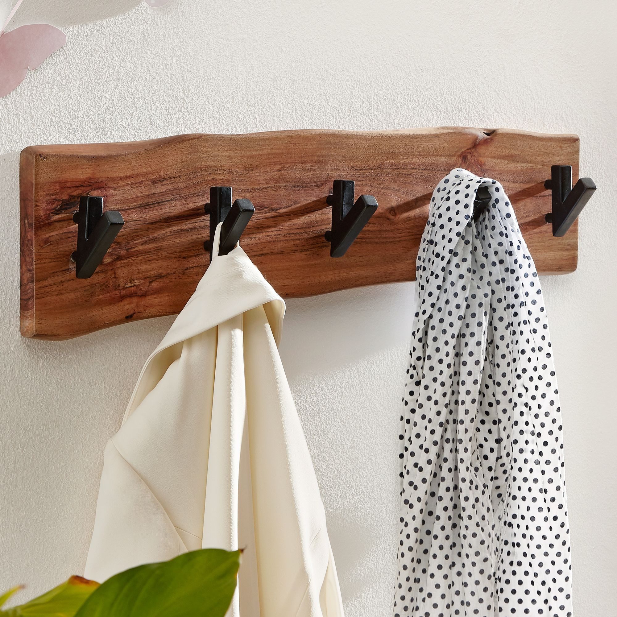 furnicato Garderobe Wandgarderobe Echtholz 60x17x9 cm Braun-Schwarz (1 St), Handgefertigter Kleiderhaken mit Baumkante für deinen Flur