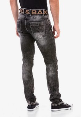 Cipo & Baxx Straight-Jeans im modischem Destroyed-Look mit Gürtel