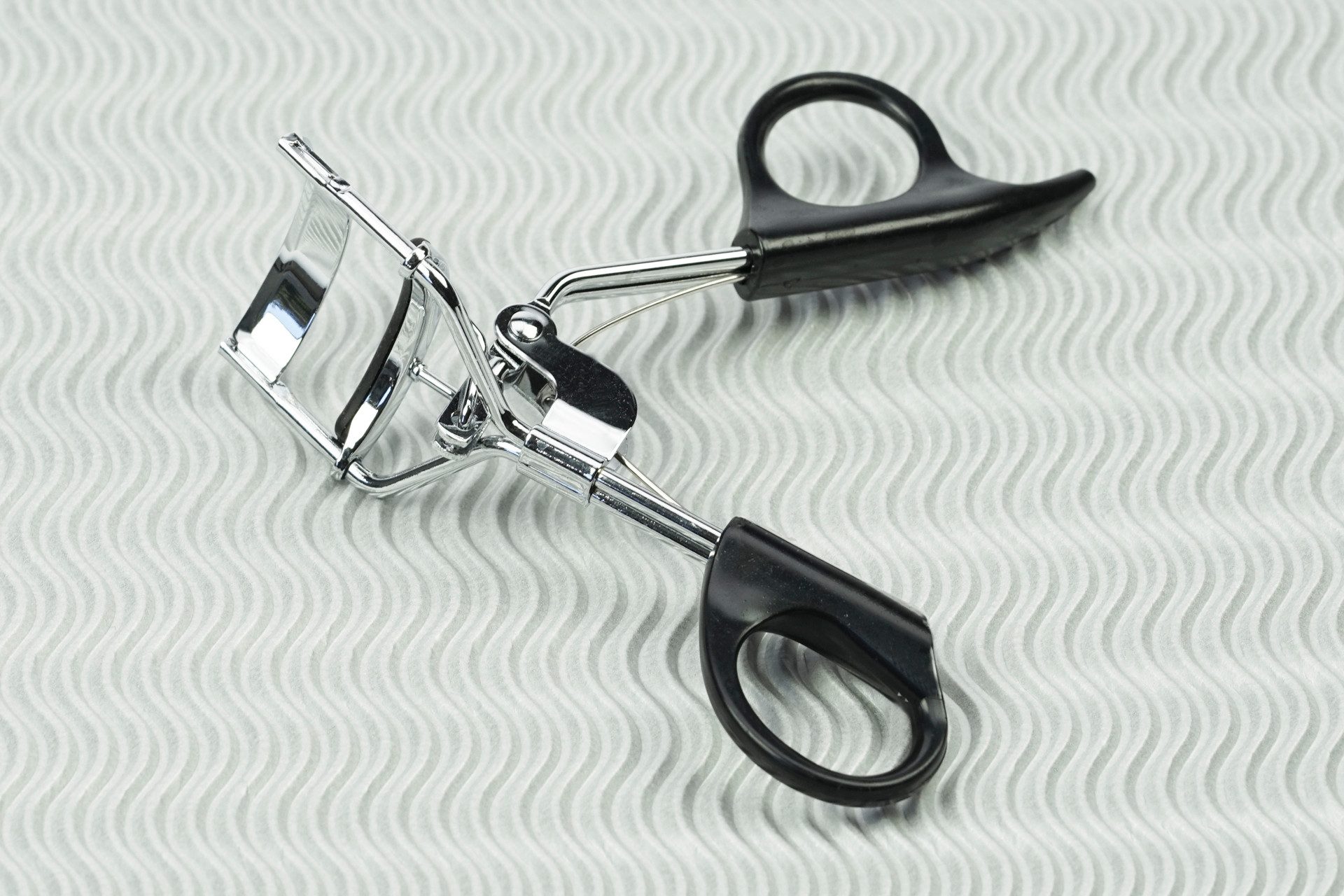 Fantasia Beauty Wimpernzange Wimpernformer, Metall, Chromfarben/Schwarz, Länge: 11 cm, 1-tlg.