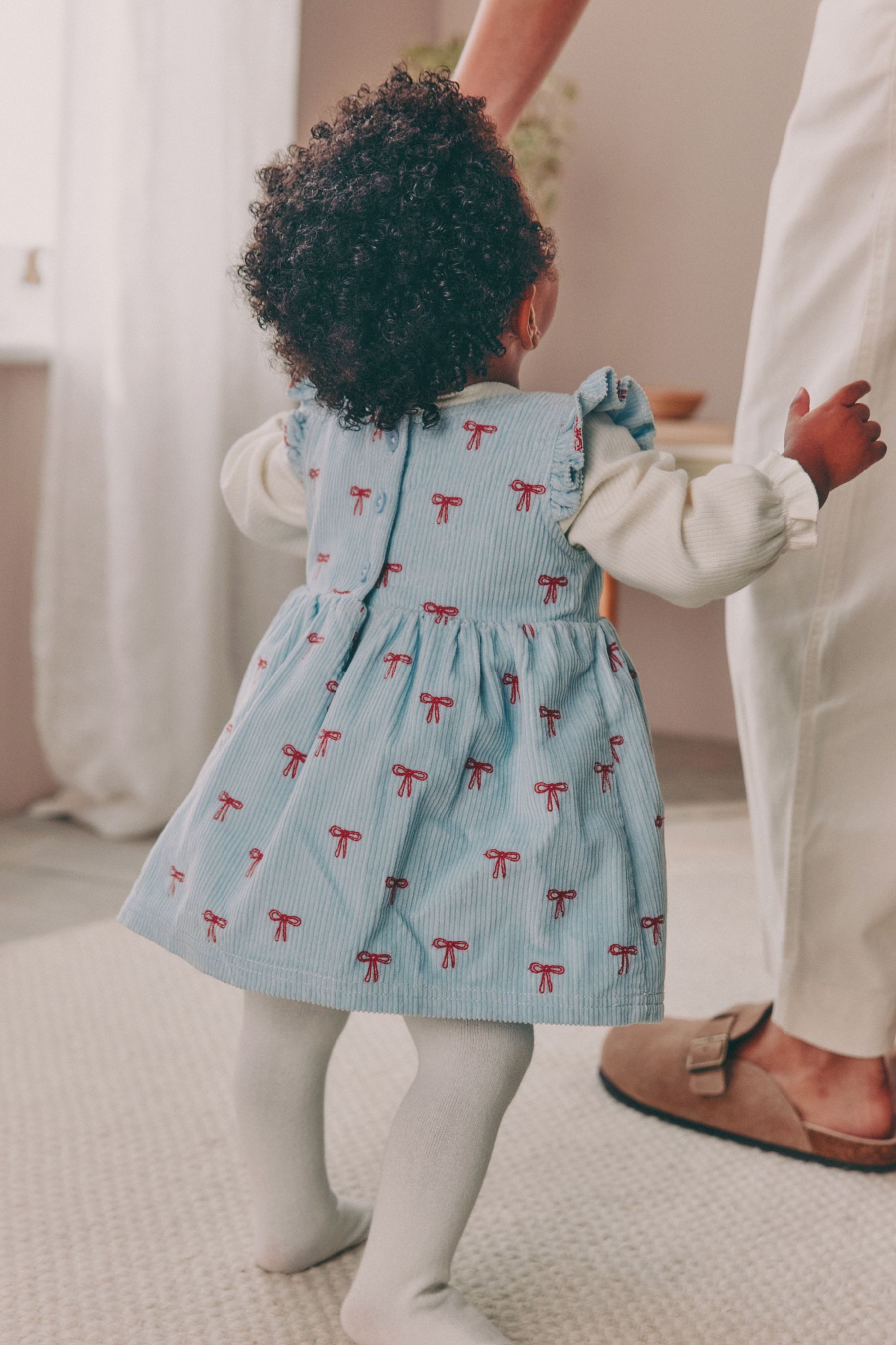 Next Latzkleid Baby-Set: Latzkleid, Langarm-Bodysuit, Strumpfhose (3-tlg)