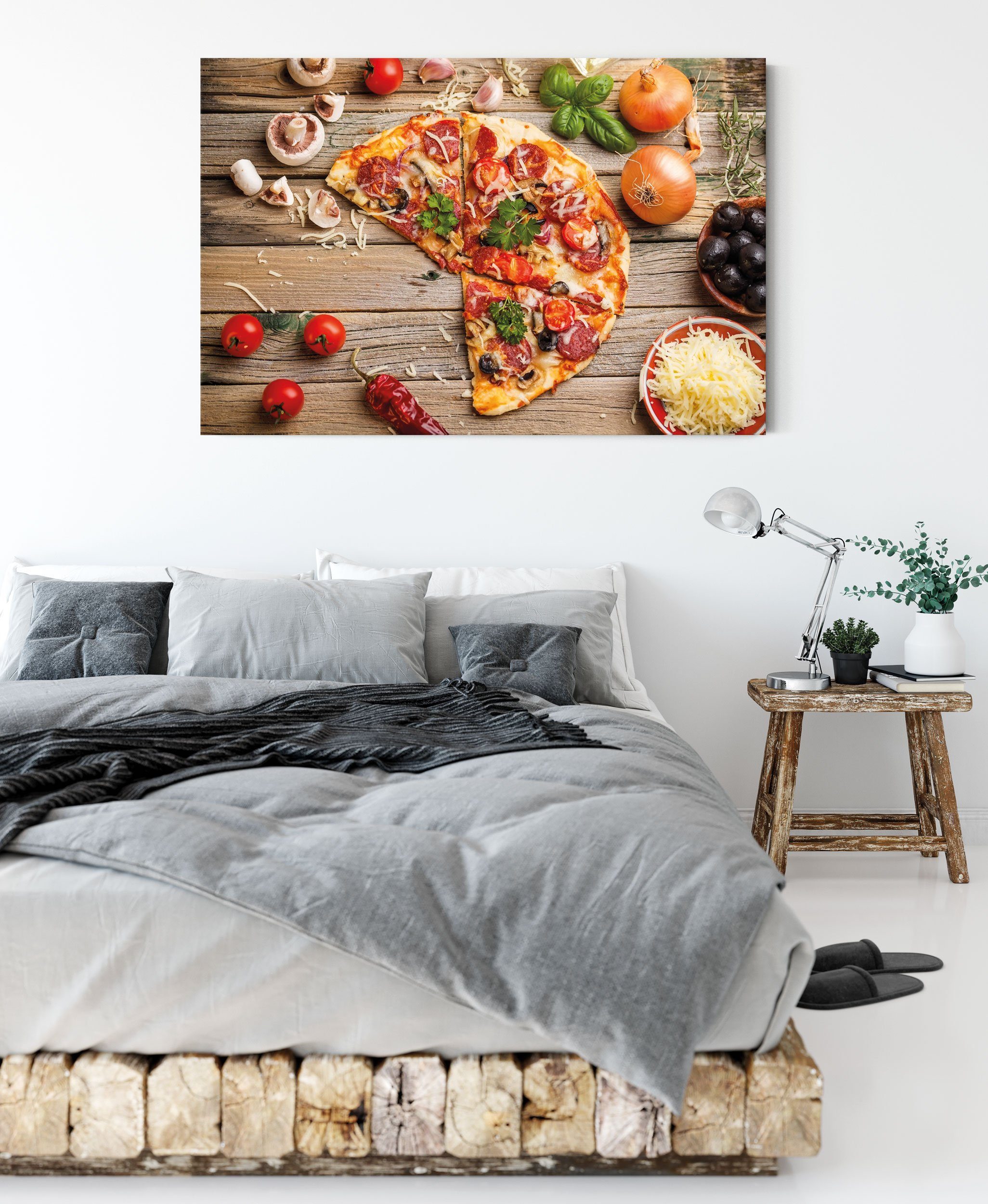 Pixxprint Leinwandbild Pizza Italia auf Holztisch Italia auf inkl. Leinwandbild Zackenaufhänger Holztisch, St), (1 fertig Pizza bespannt