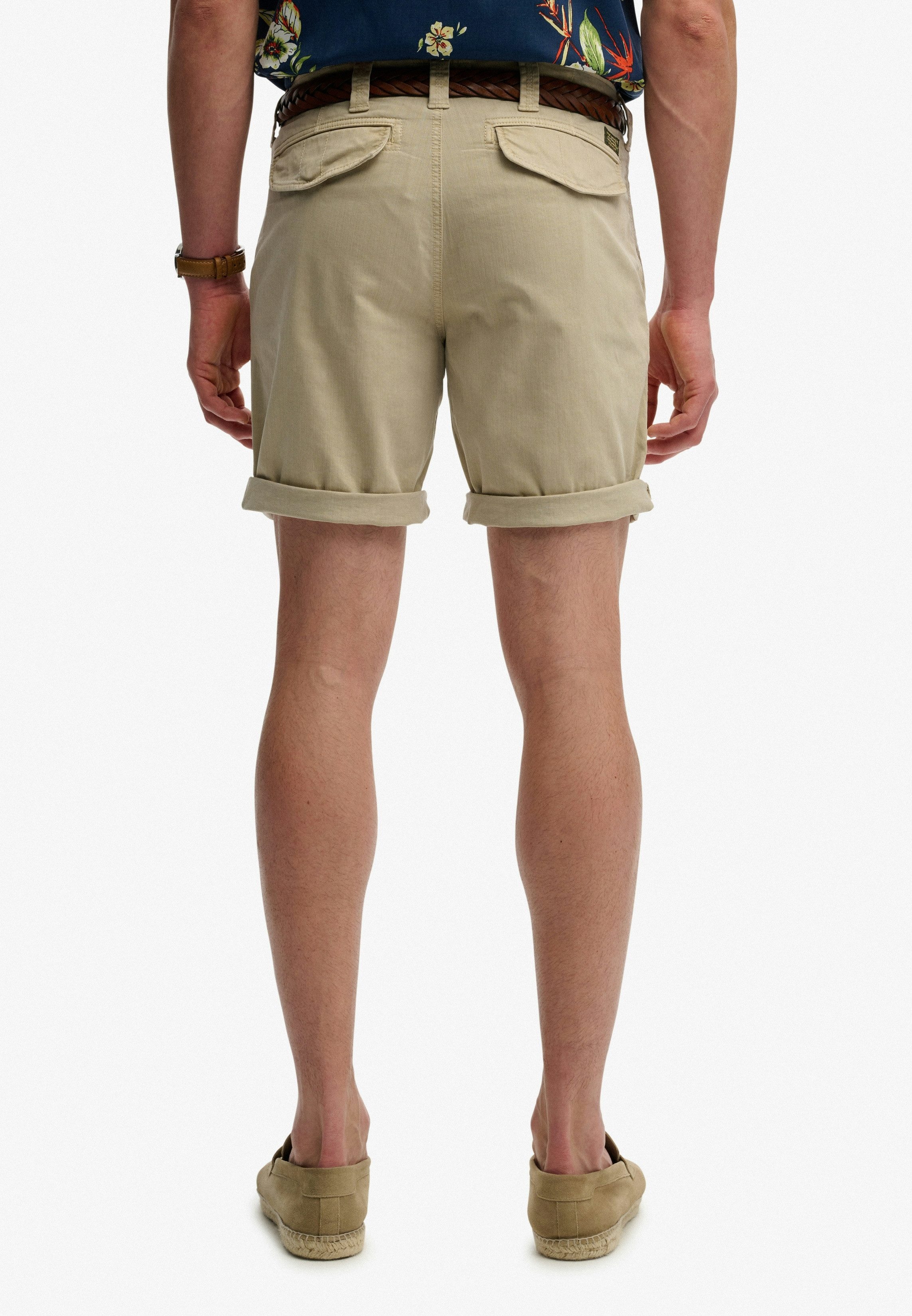 Superdry Chinoshorts UTILITY CHINO SHORT mit Baumwollmischung, Relaxed Fit, knielang, aus Webmaterial