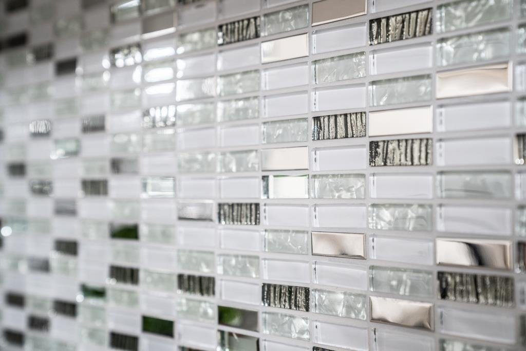 Edelstahl silber Glasmosaik Mosani Mosaikfliesen weiss Mosaikfliesen Stäbchen