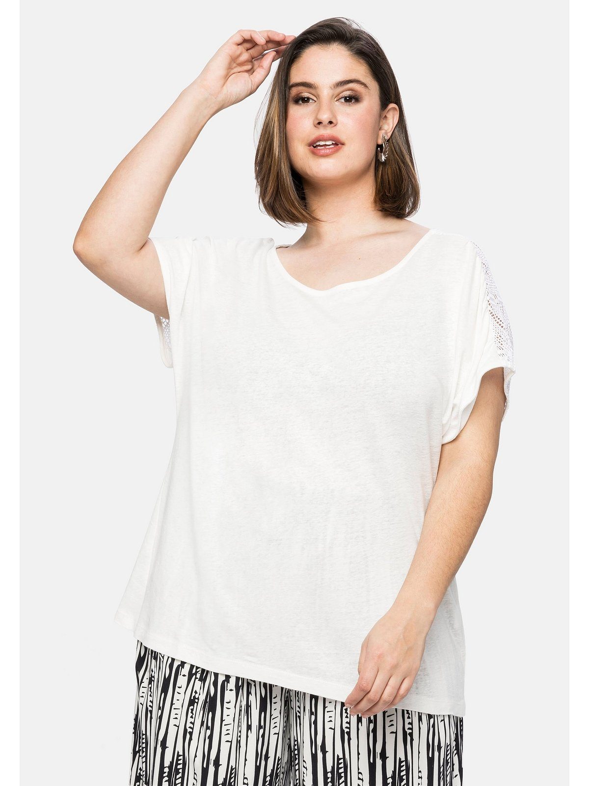 Sheego T-Shirt Große Größen hinten im mit Leinenmix, Ajourmuster-Passe