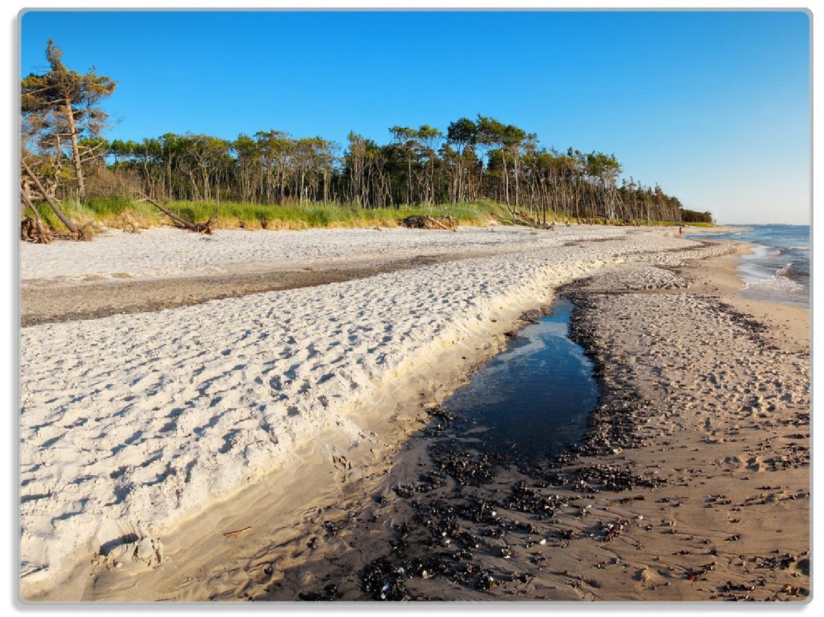 Wallario Schneidebrett Einsamer Strand am Meer - Blauer Himmel, ESG-Sicherheitsglas, (inkl. rutschfester Gummifüße 4mm, 1-St), 30x40cm