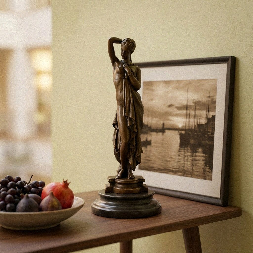 Antikas Wanddekoobjekt Premium Bronze Figur römische Frau, patiniert, auf Marmorsockel, H.35