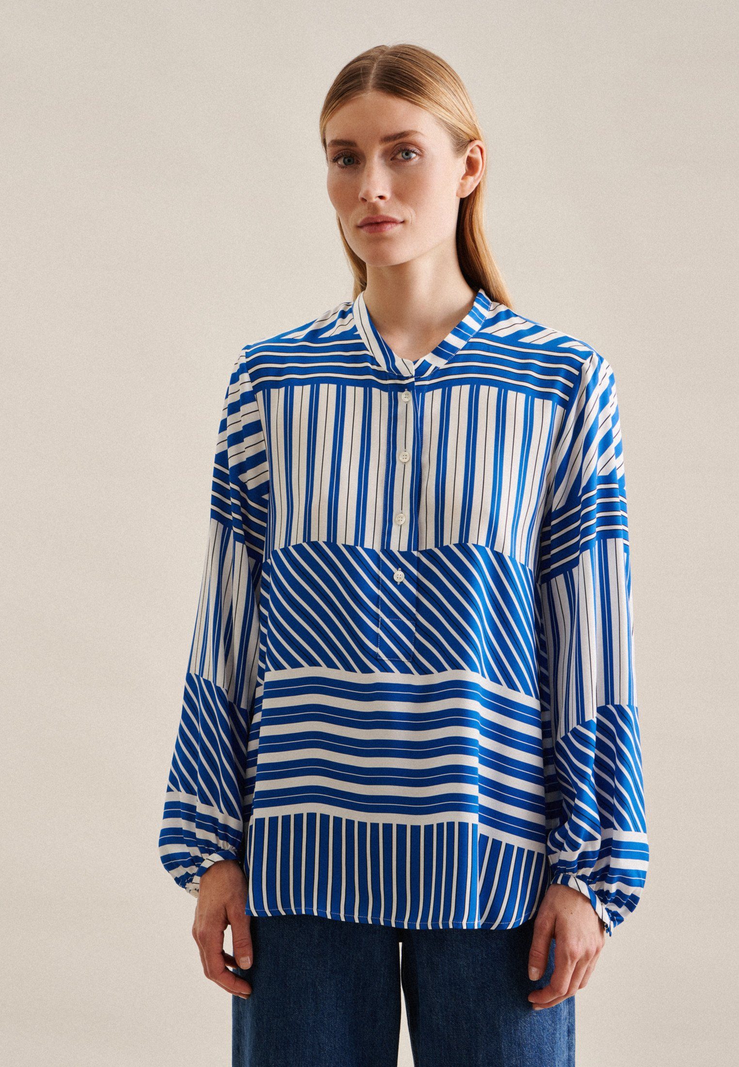 Klassische Bluse Schwarze Rose
