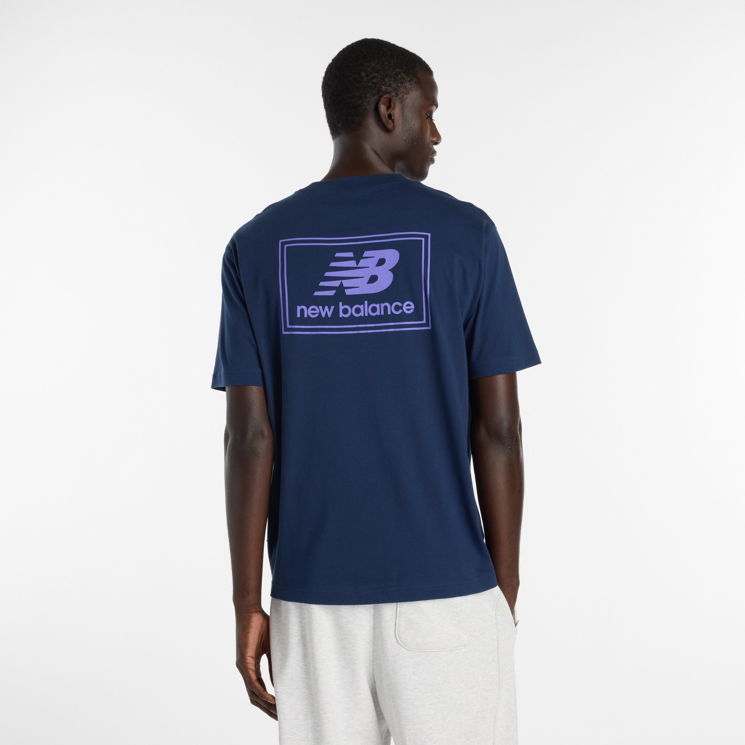 New Balance T-Shirt WOVEN LABEL T-SHIRT für sportliche Aktivitäten und Freizeit, sportlicher Stil