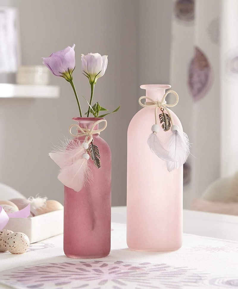 Dekoleidenschaft Tischvase »aus Glas in rosa Beeren-Tönen, verziert mit Federn, 16 und 20 cm hoch« (2 St., im Set), Glasvase, Blumenvase, Vasenset in Flaschen Form
