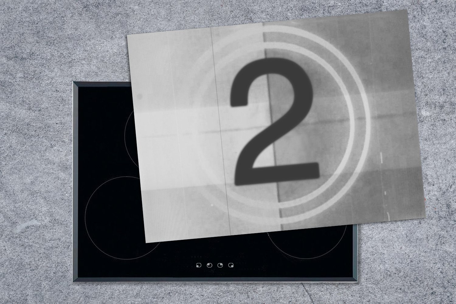 Arbeitsfläche Herdblende-/Abdeckplatte (1 cm, MuchoWow 2 - Mobile 70x52 Filmleinwand mit nutzbar, der schwarz-weiß, tlg), Ceranfeldabdeckung Vinyl, Nummer