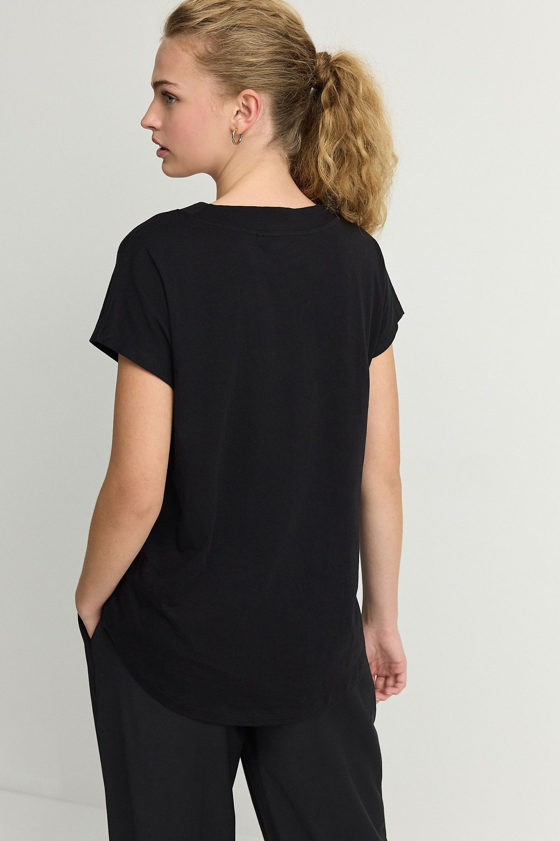 Next T-Shirt T-Shirt mit V-Ausschnitt und angesetzten Ärmeln (1-tlg)