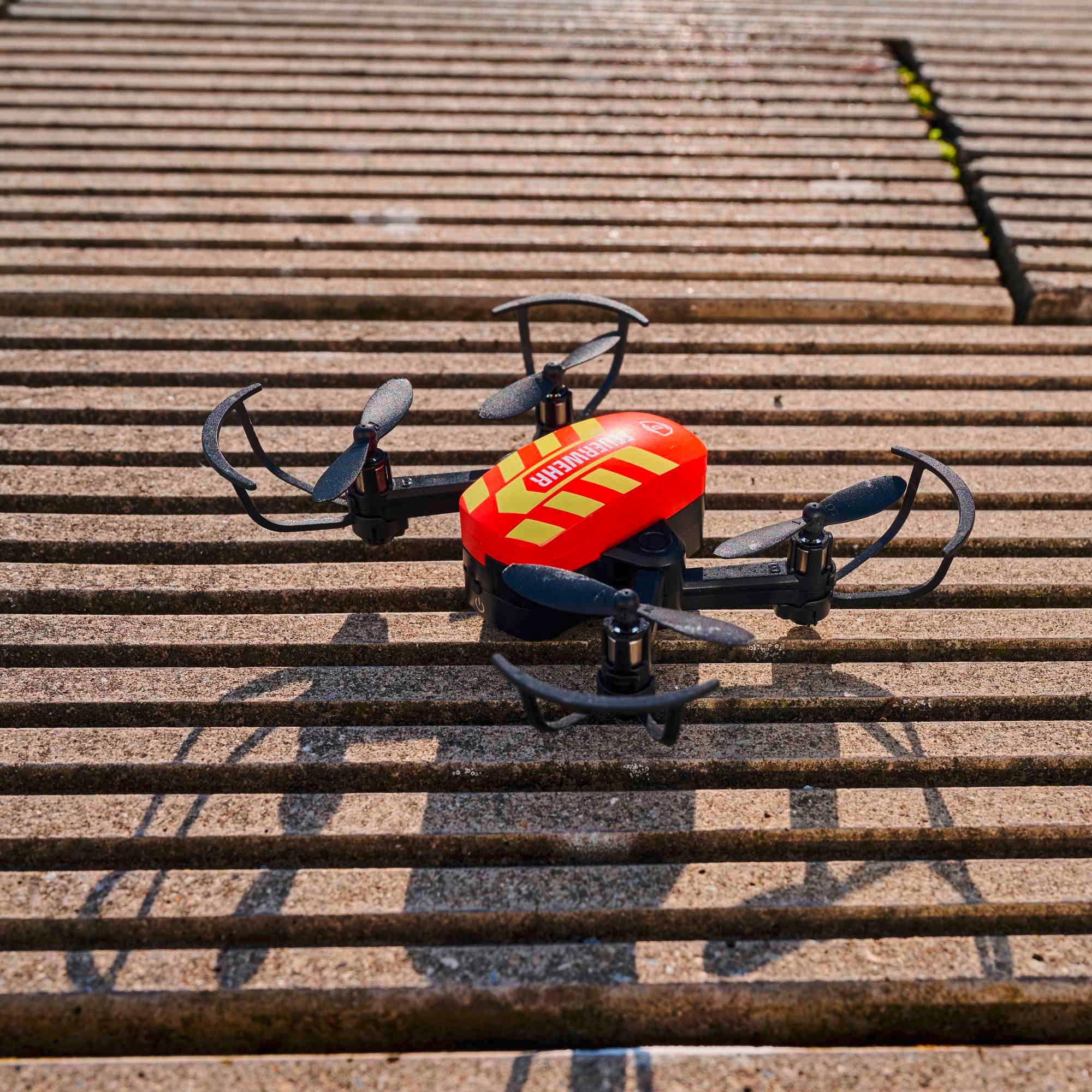Spielzeug-Auto ferngesteuerte Drohne Go Real / SOS Feuerwehr RC Fire Drone 201103011