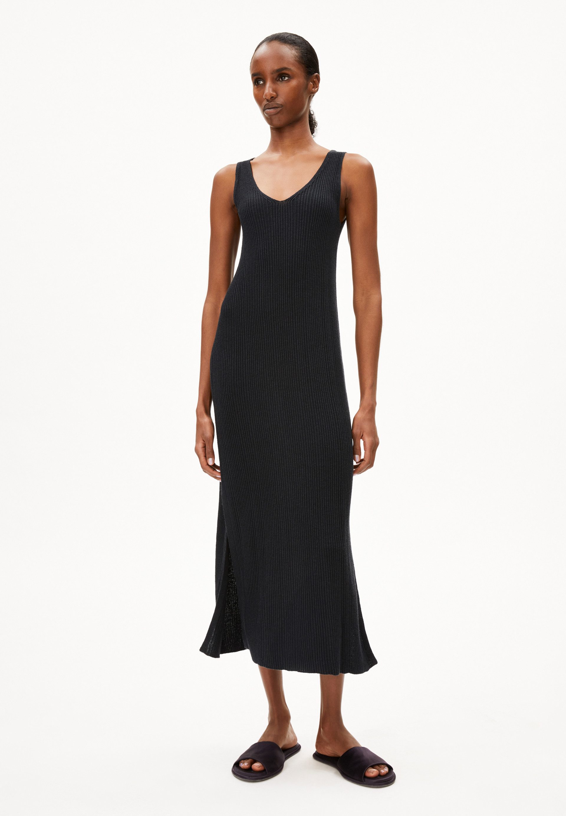 Armedangels Strickkleid LINEN BLEND Strickkleid aus Leinen-Mix V-Ausschnitt günstig online kaufen