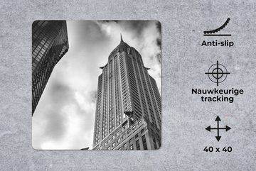 MuchoWow Gaming Mauspad Chrysler Building in New York von unten nach oben in Schwarz-Weiß (1-St), Mousepad mit Rutschfester Unterseite, Gaming, 40x40 cm, XXL, Großes