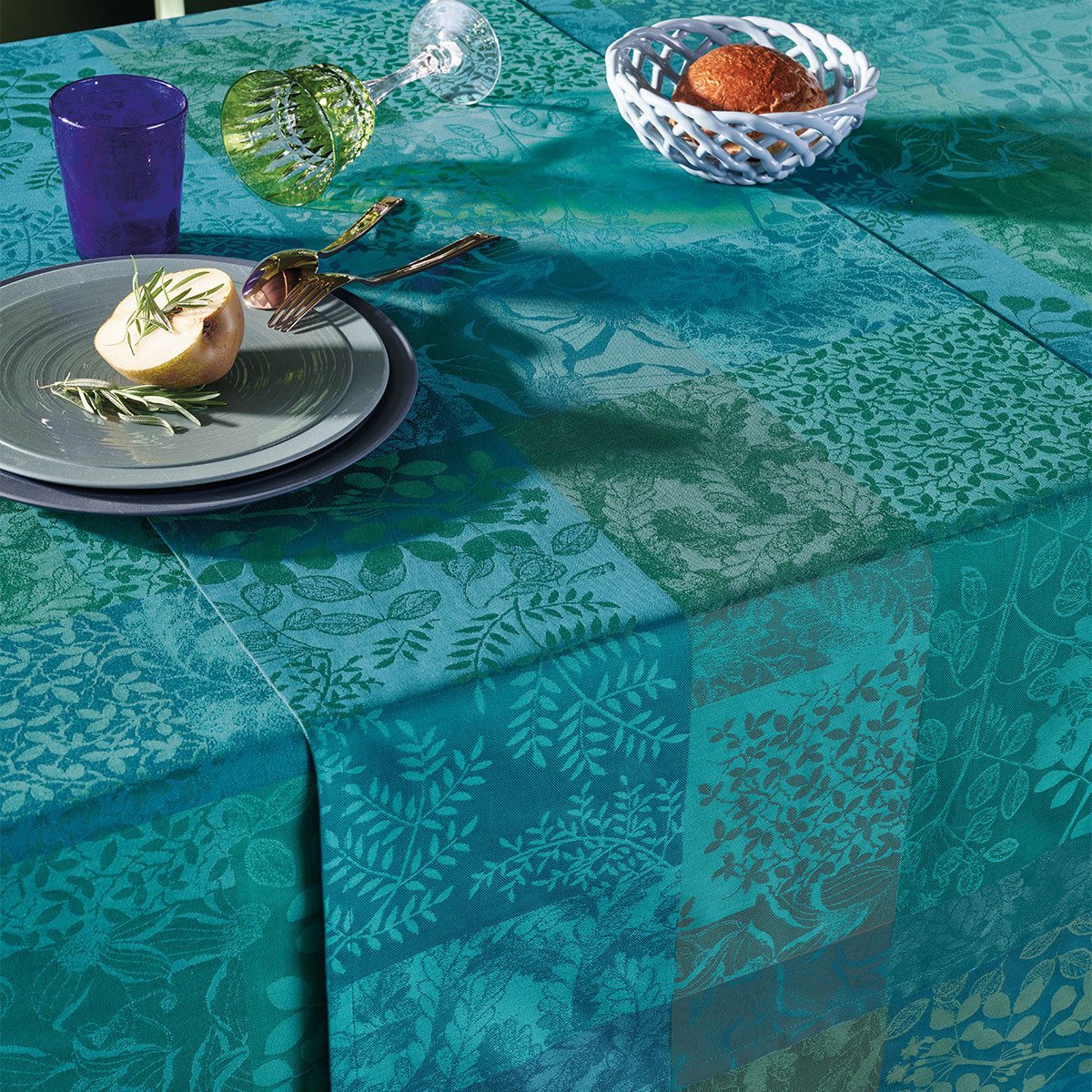 Garnier Thiebaut Tischläufer Tischläufer Mille Rameaux Emeraude 55x180 cm, jacquard-gewebt