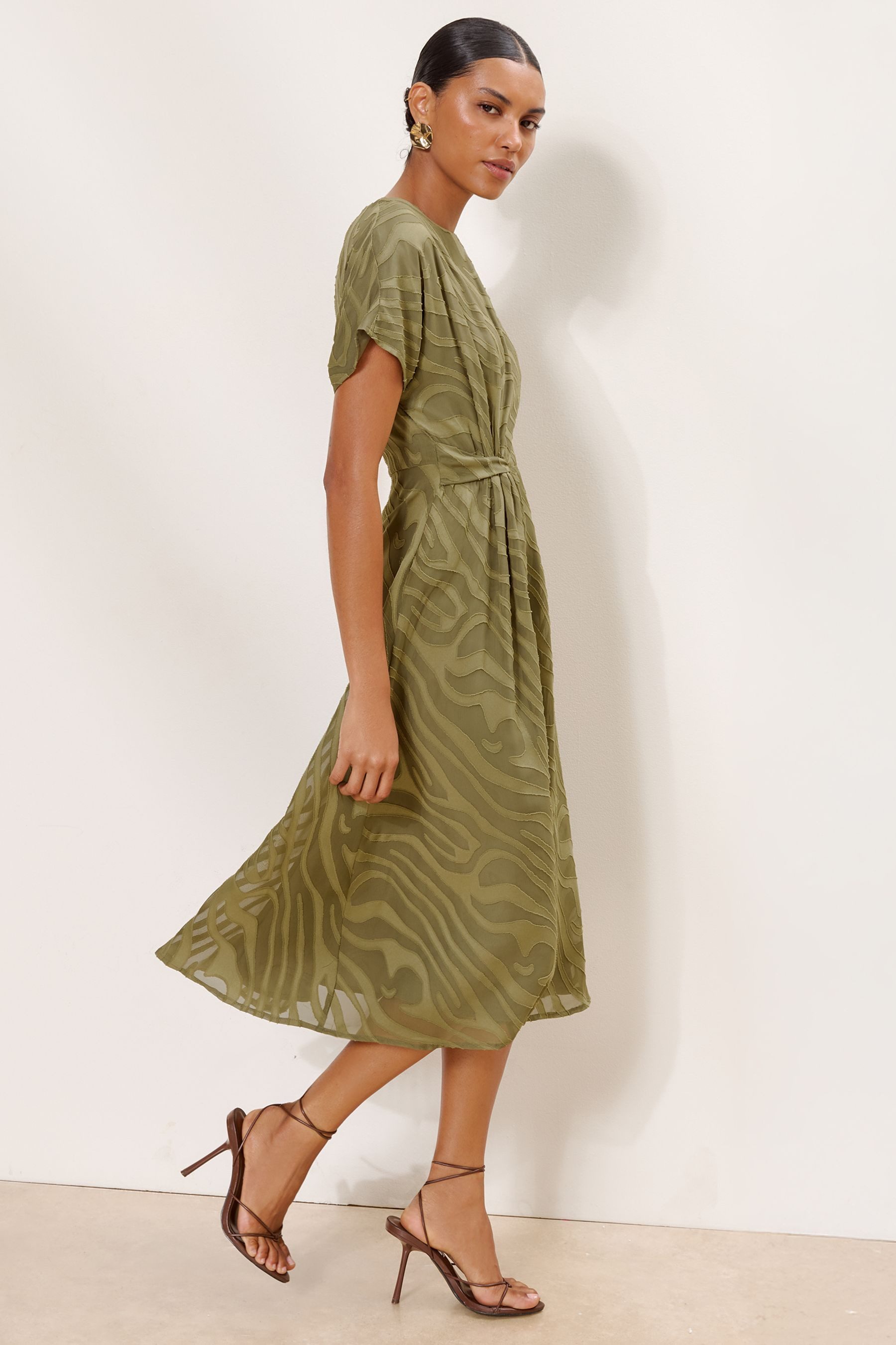 LIPSY Midikleid Lipsy Midikleid mit seitlichem Knoten, Regular (1-tlg)