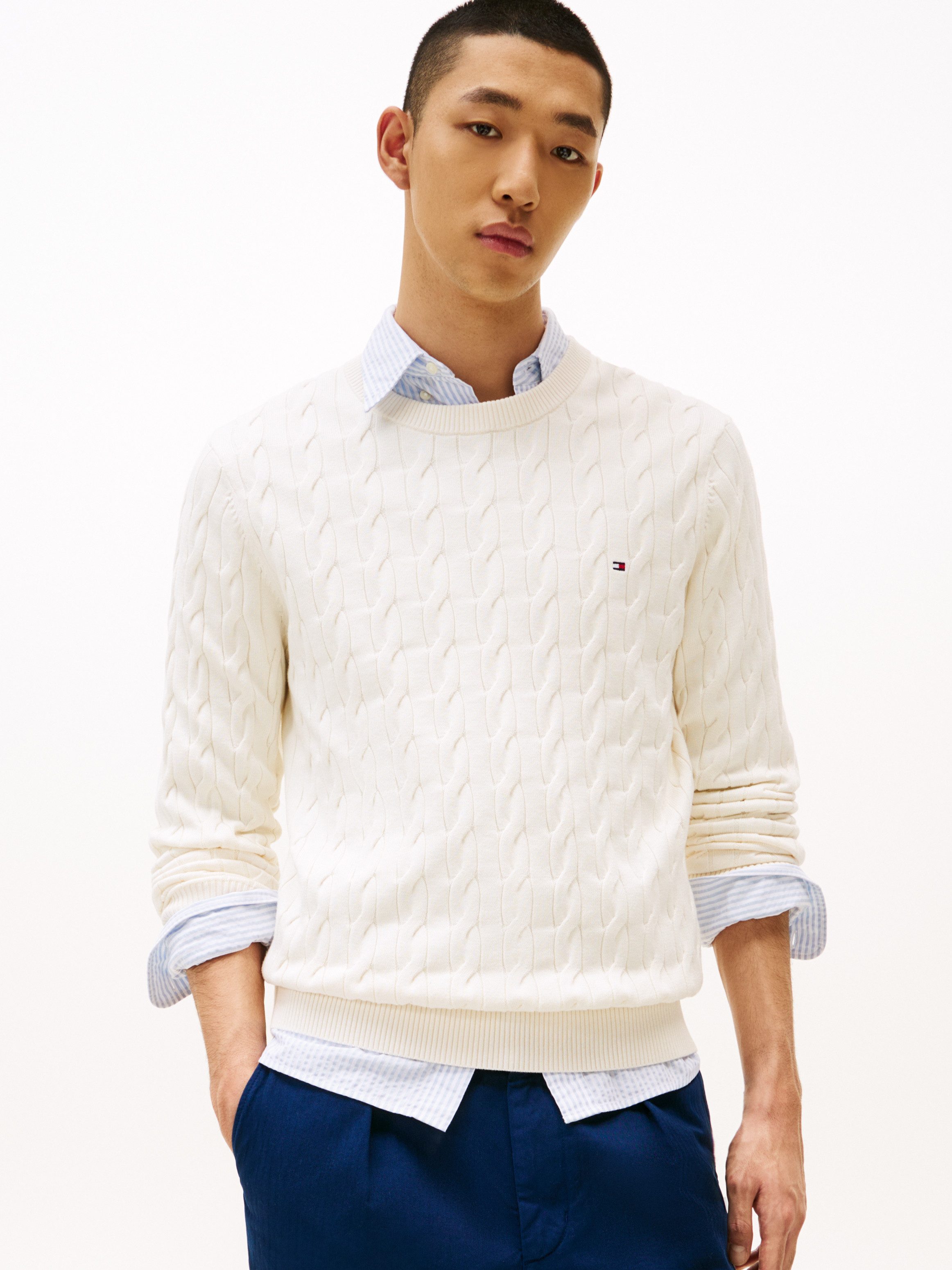 Tommy Hilfiger Strickpullover CLASSIC CABLE CREW NECK mit Strukturstrick und Flaglabel unifarben, casual, regular fit, Baumwolle, Rundhals