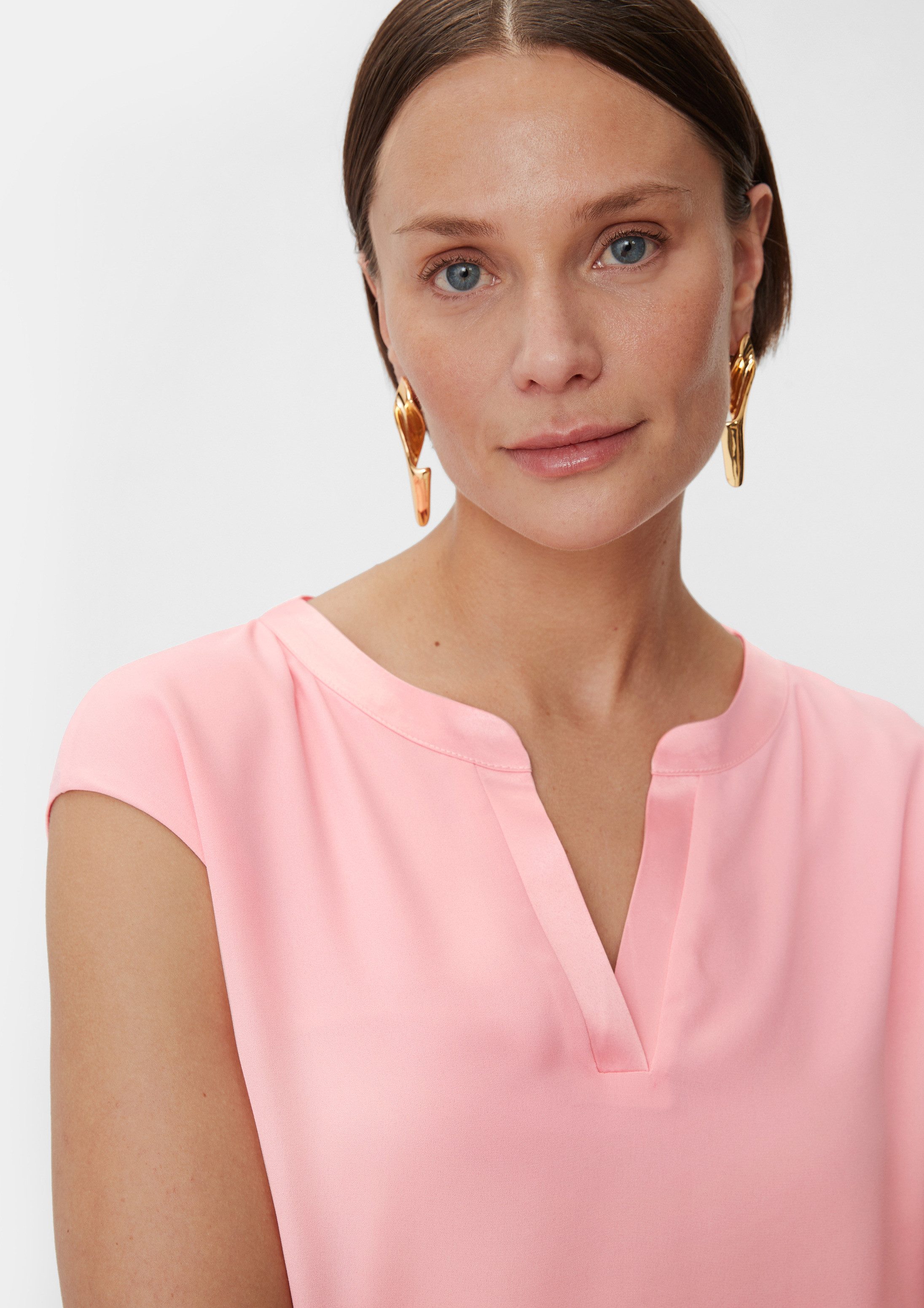 comma Kurzarmshirt T-Shirt Crêpe-Bluse mit Satin-Detail