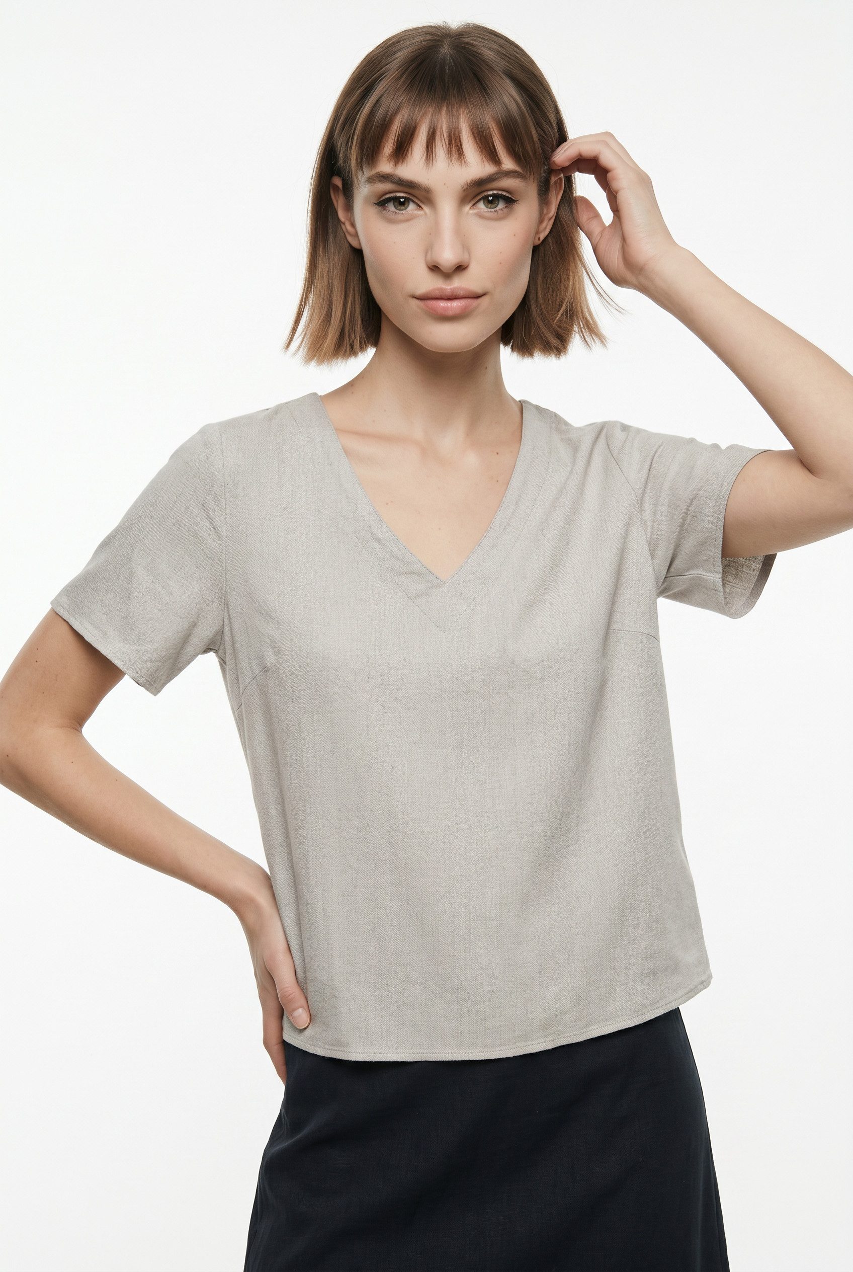 Vero Moda Blusenshirt VMMYMILO S/S V-NECK TOP WVN GA mit klassischem Schnitt
