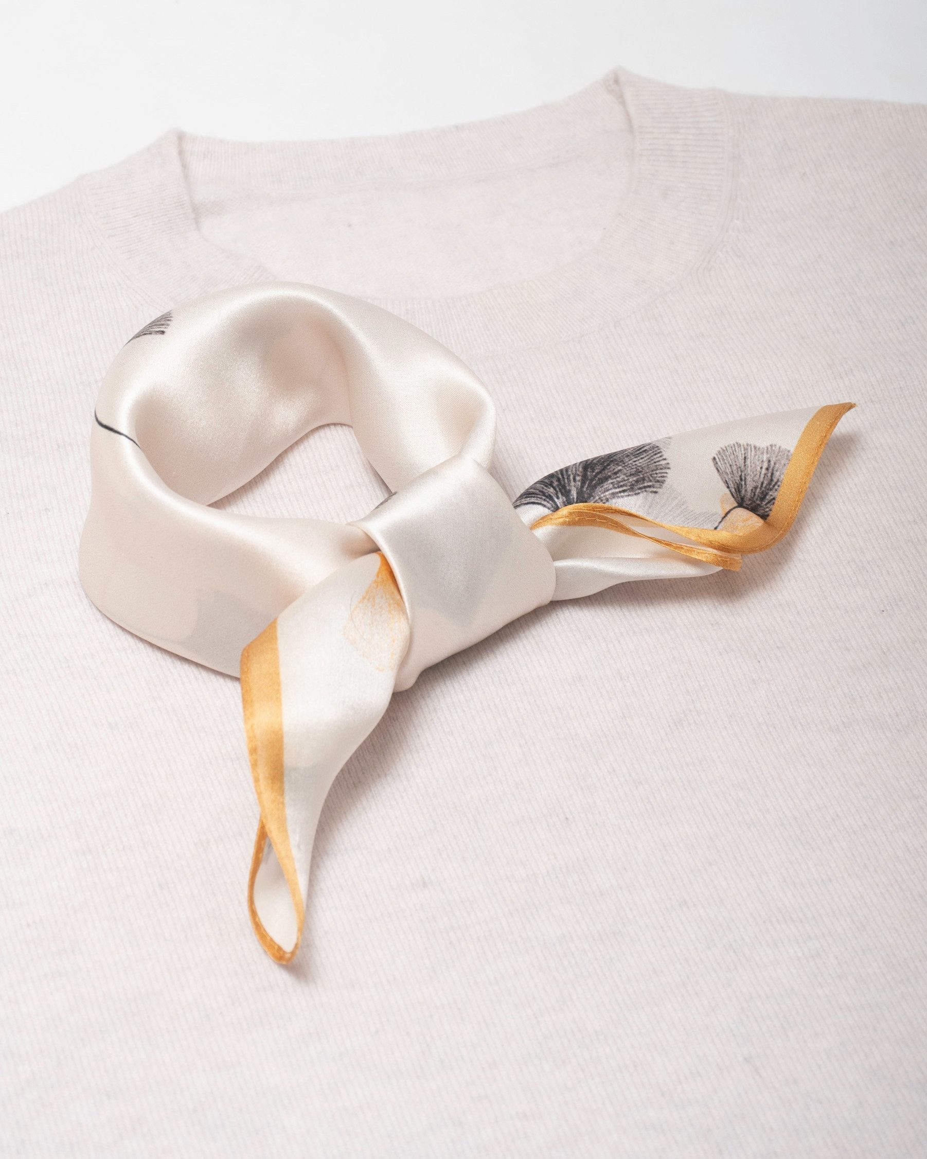 MayTree Seidentuch Seidentuch quadratisch 53x53 Gingko und Schmetterlinger, günstig online kaufen