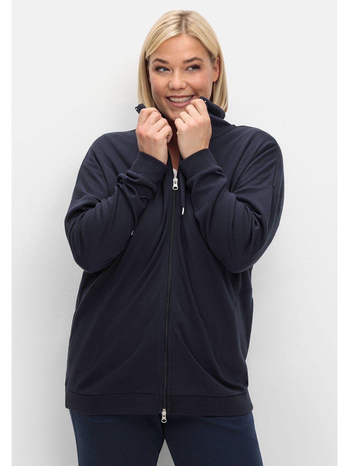 Sheego Sweatjacke Große Größen mit Stehkragen und Bindeband