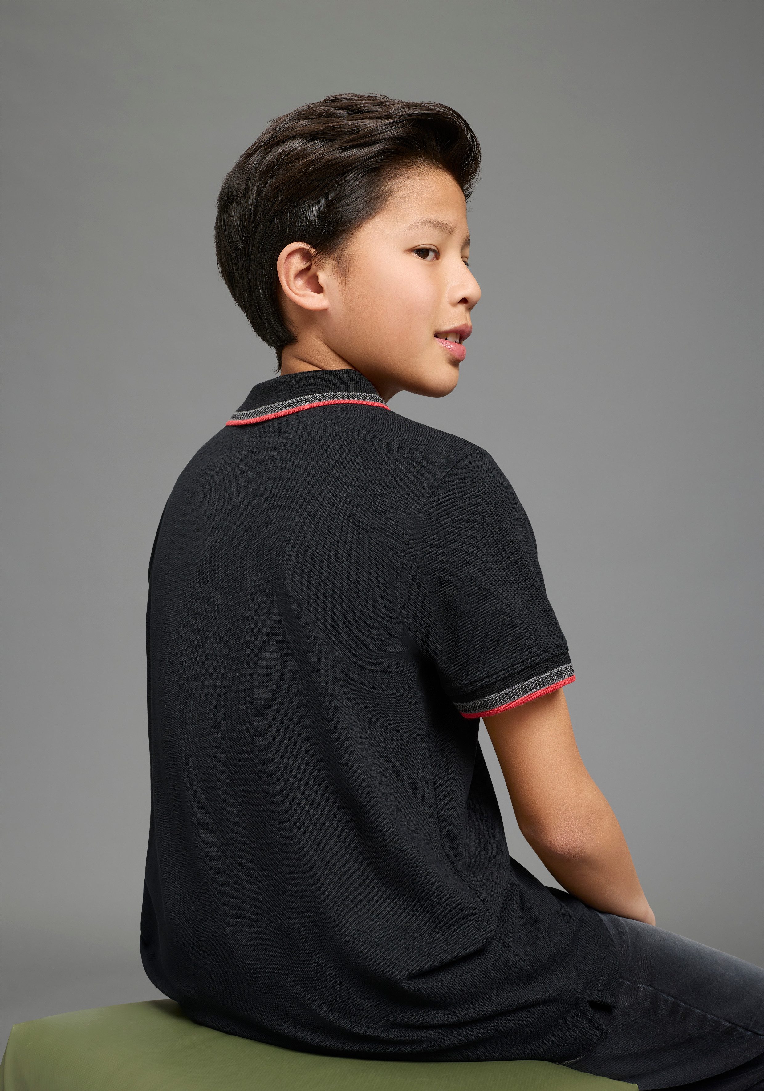 Bruno Banani Poloshirt Piqué-Shirt mit Logo-Print für Jungen Basic-Passform, Kurzarm, mit Knopfleiste, mit Logodruck