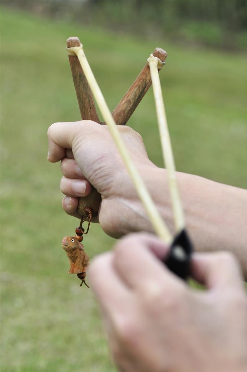 AceCamp Outdoor-Spielzeug Steinschleuder aus Holz – handgeschnitzt, leicht & robust, Holz, Gummi, Leder, (1-tlg)
