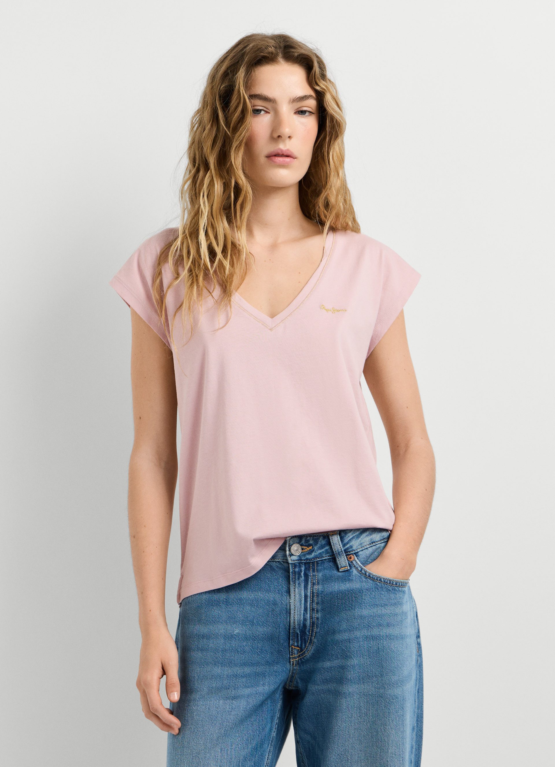 Pepe Jeans T-Shirt CLOE mit V-Ausschnitt, Logostickerei