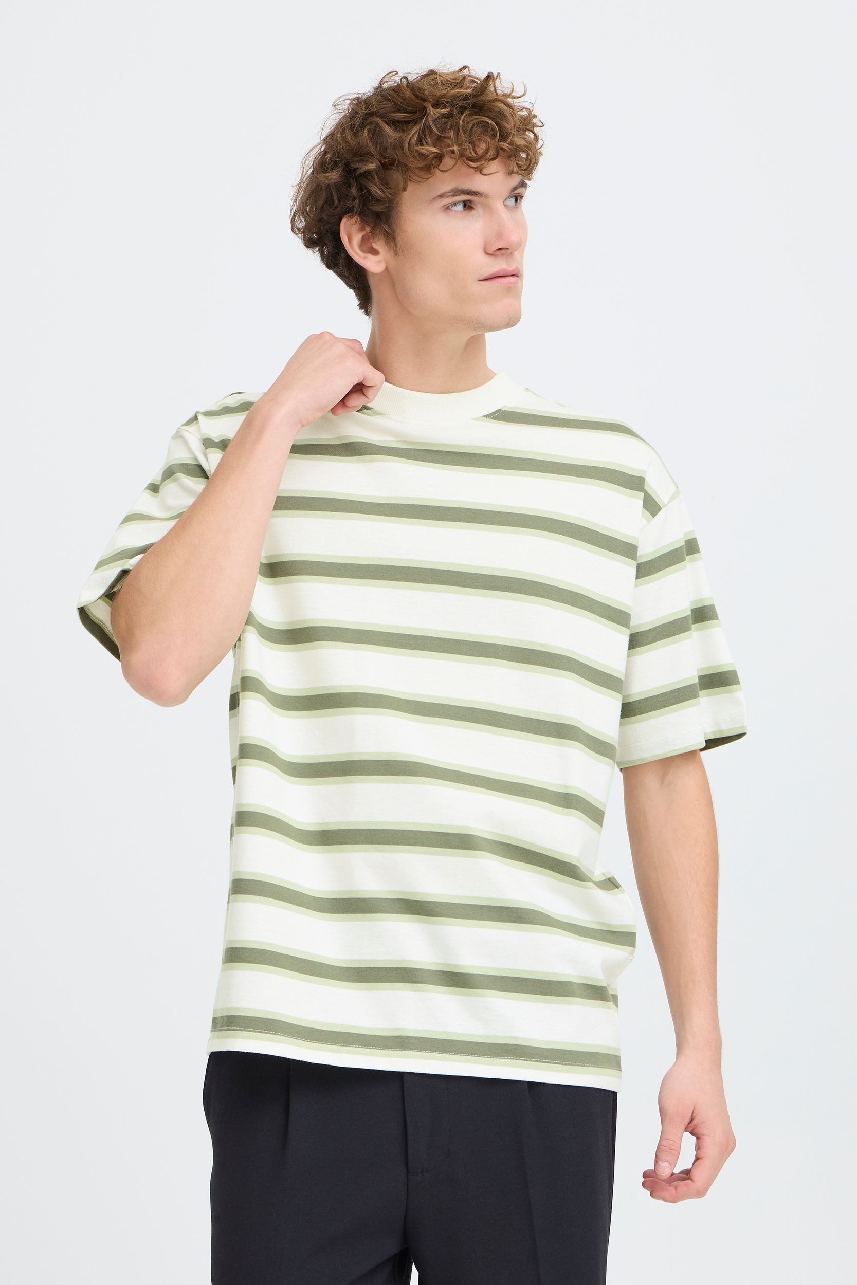Casual Friday T-Shirt Gestreiftes Design Rundhalsausschnitt Kurzarm Regular Fit für Herren (1-tlg) Baumwolle Normal Fit Rundhals Kurzarm Gestreift atmungsaktiv