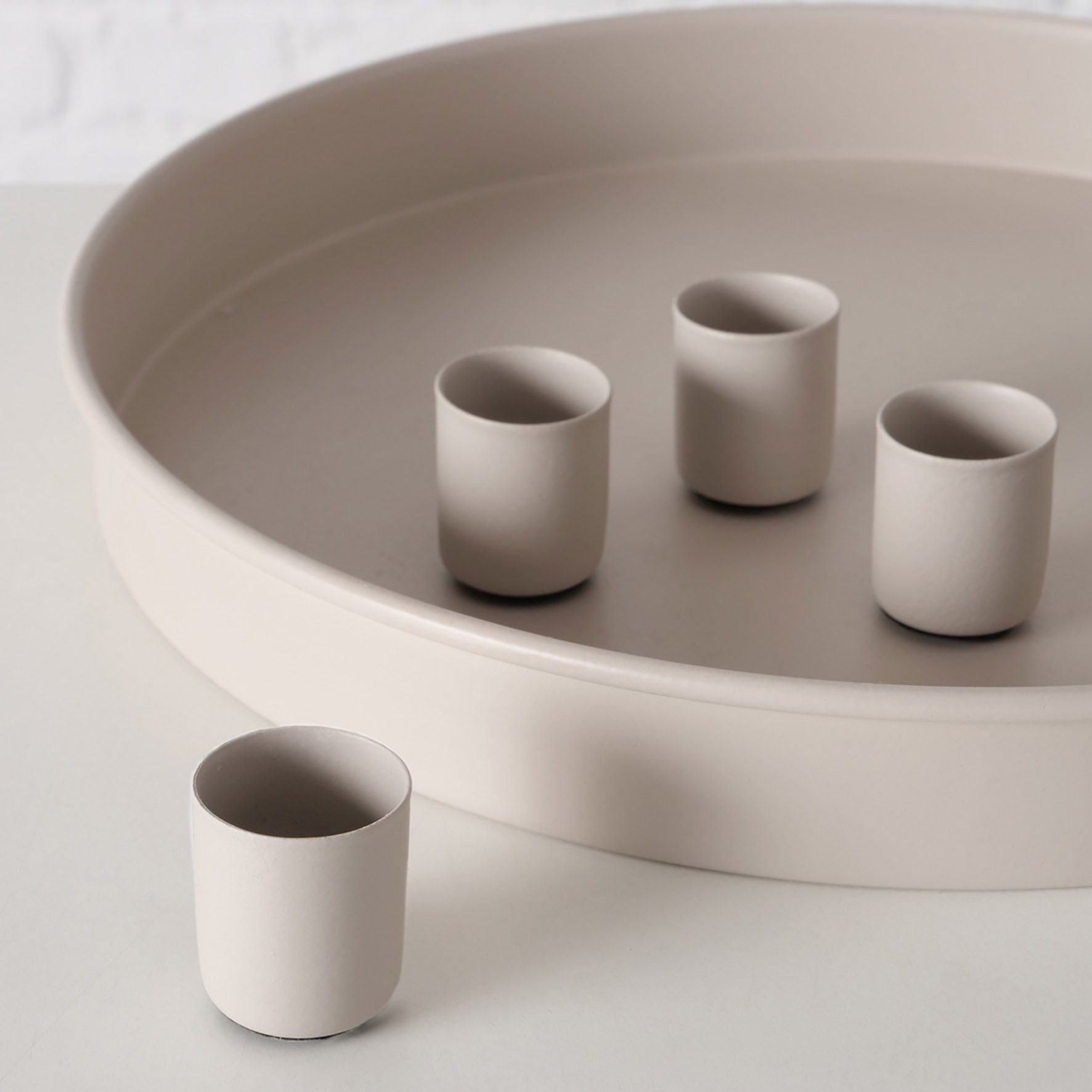 Spetebo Kerzentablett Magnet Kerzentablett für Stabkerzen 25 cm - beige (Packung, 1 St., 1x Tablett + 4x Kerzenhalter)