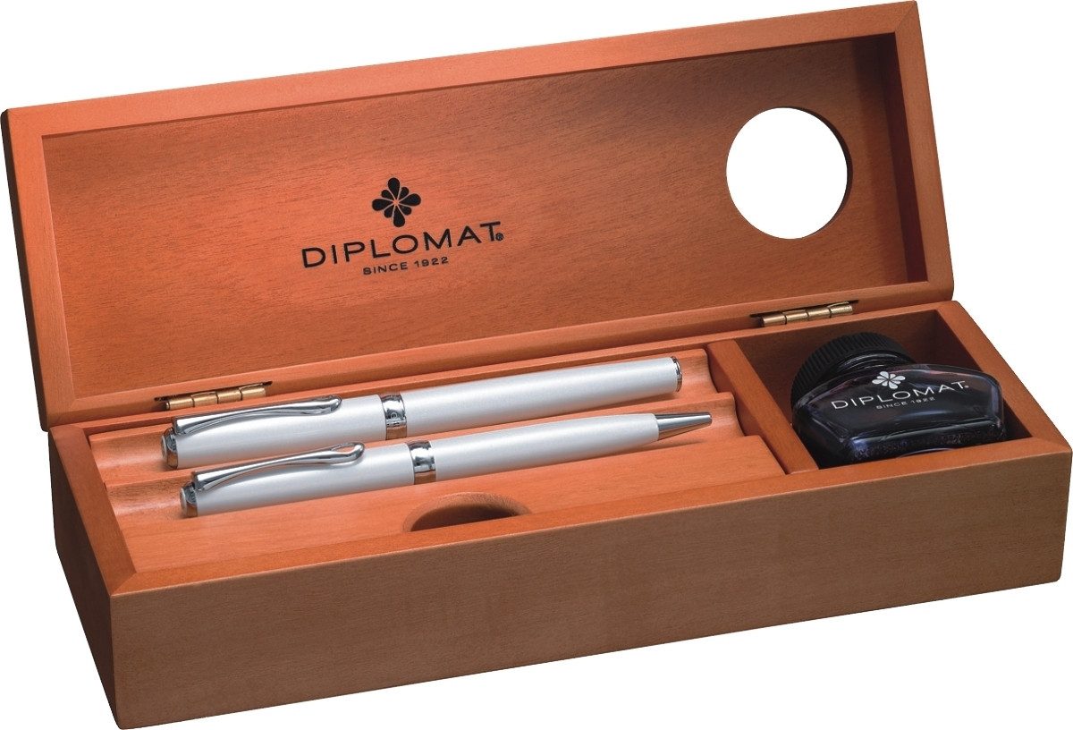 DIPLOMAT Füllfederhalter Edelholzkassette Kirsche mit Tintenglas