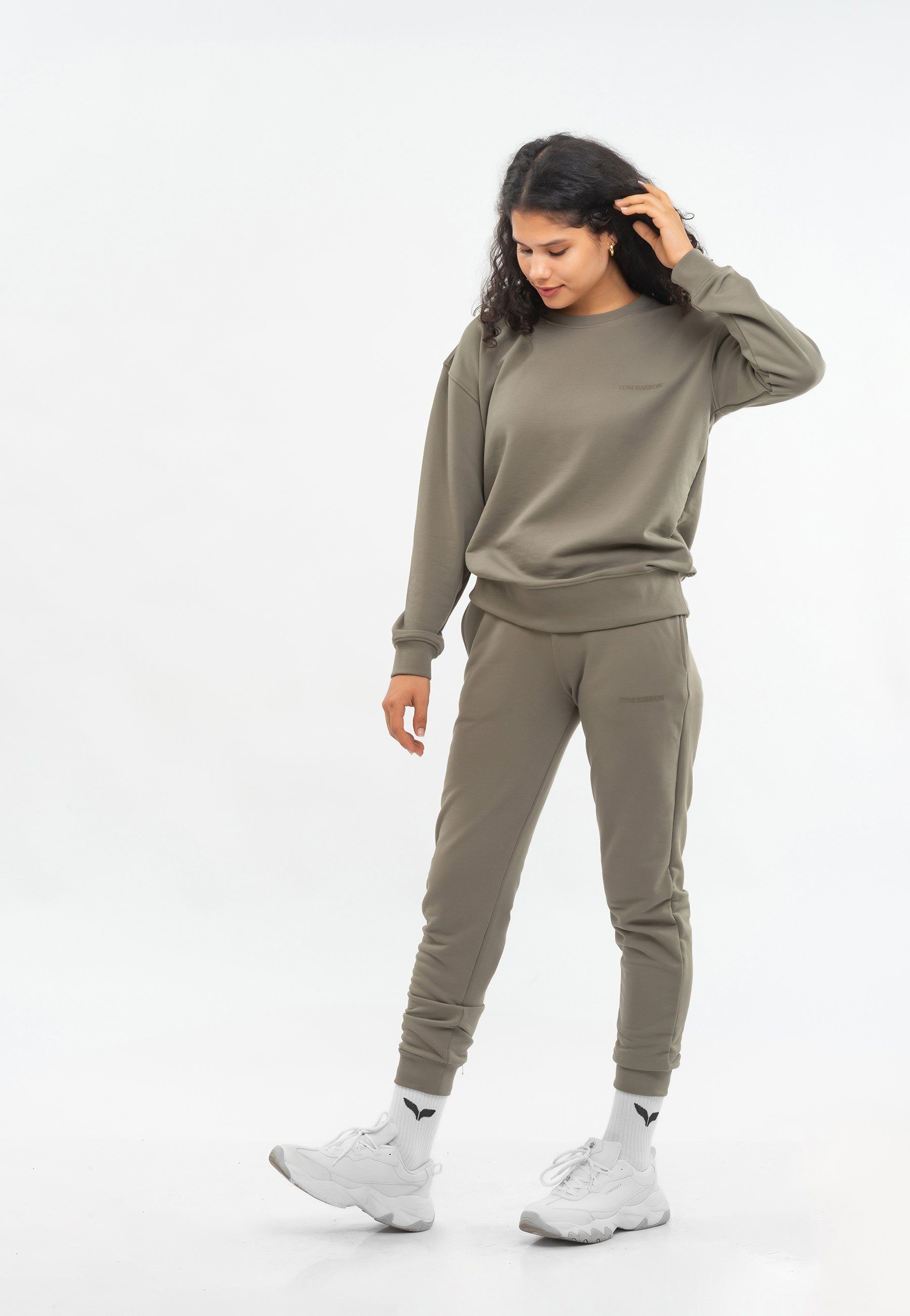 Freizeitanzug WOMEN OVERSIZE FIT SWEATSHIRT AND PANTS SETS