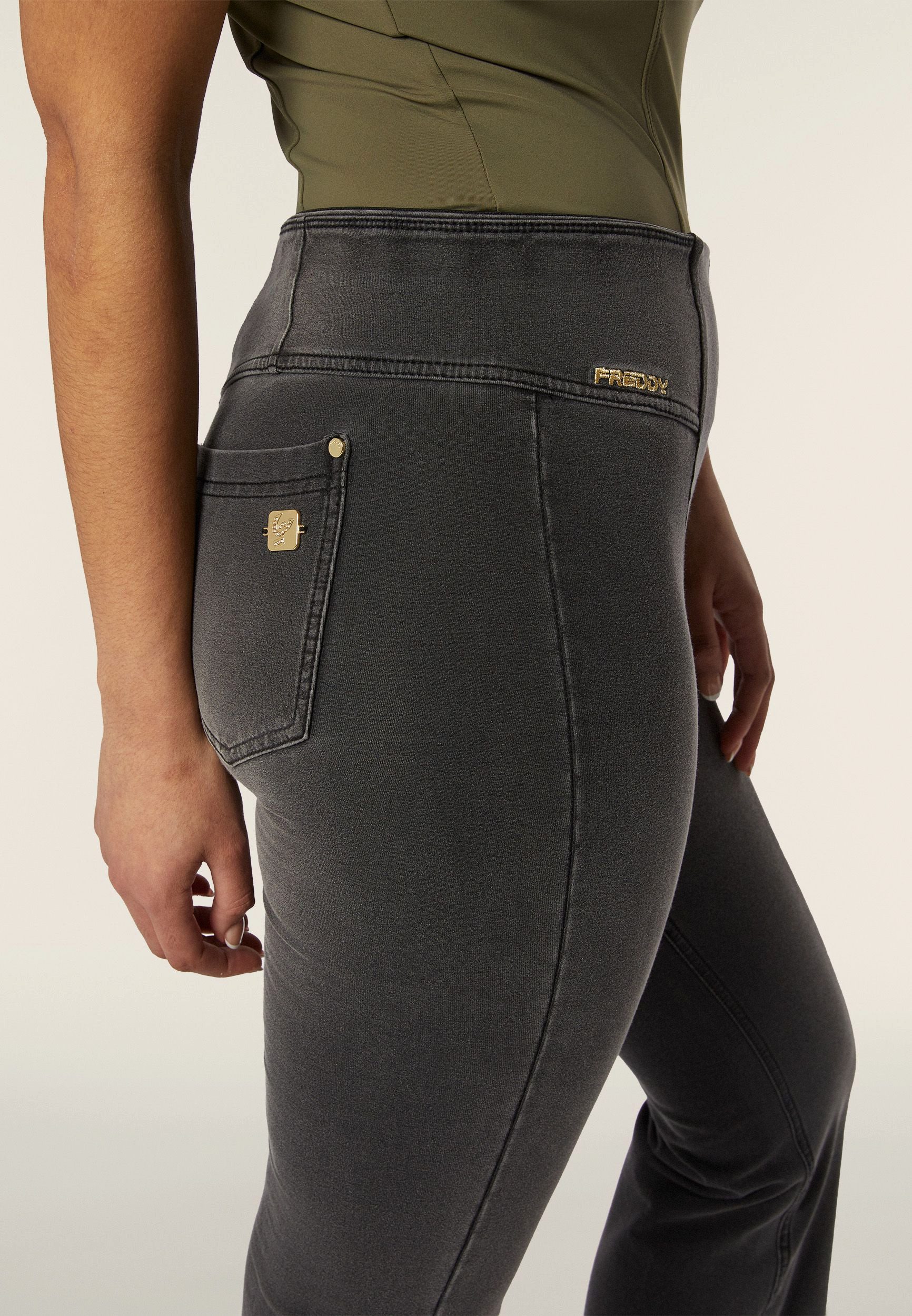 Freddy Leggings NOW FLARE YOGA mit Lifting & Shaping Effekt