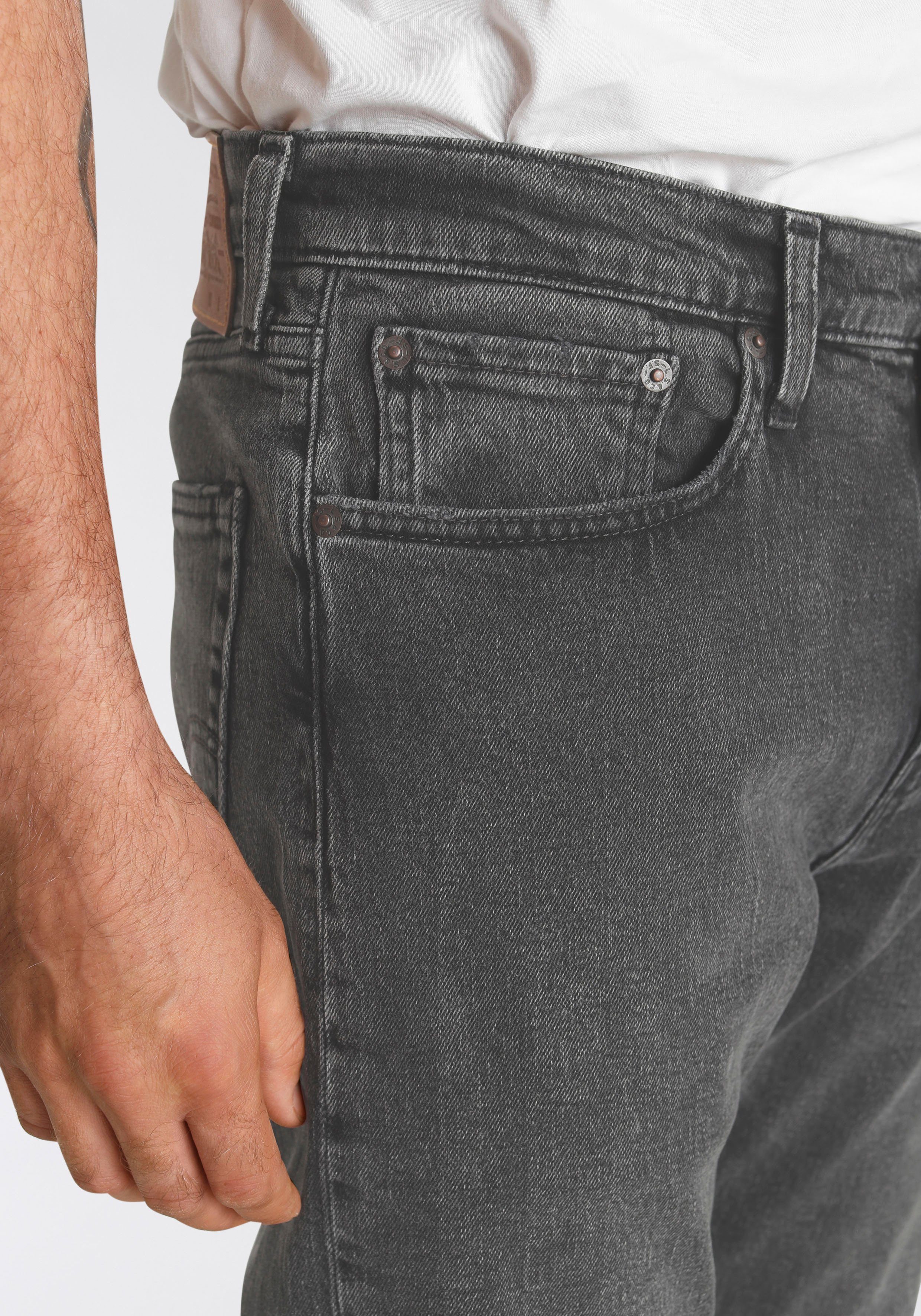 Levi's® Tapered-fit-Jeans 502 TAPER in elegantem, modernem Stil