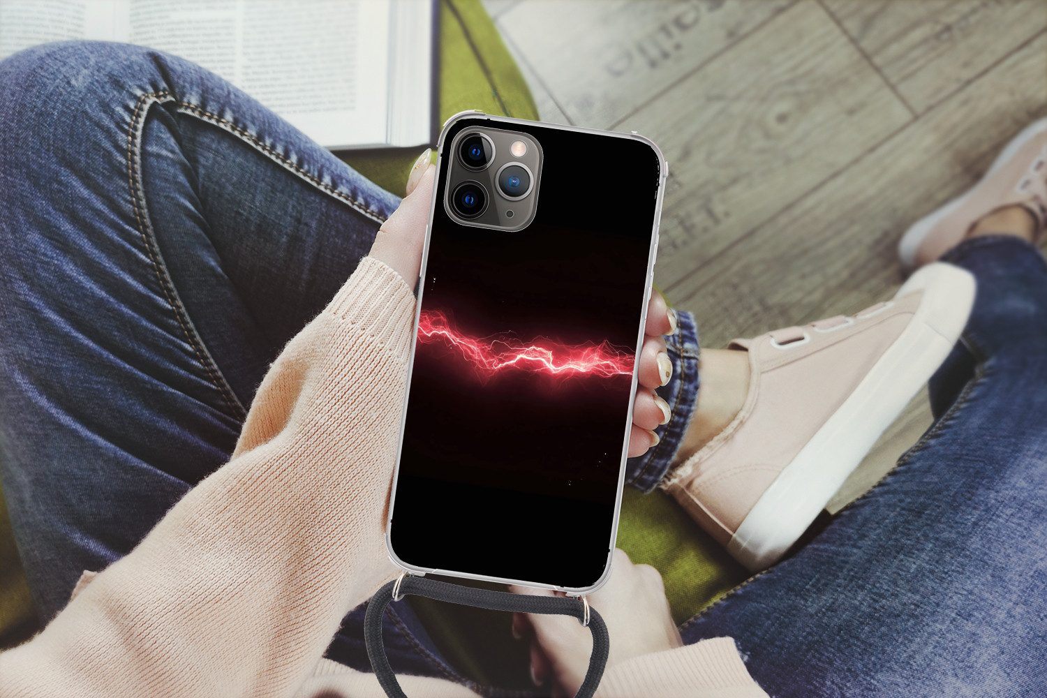 MuchoWow Handyhülle für Apple iPhone 13 Pro Max Spiele - Rot - Elektrizität - Energie - Li, Tragbare Handyhüllen mit Kette zum umhängen, Handykette Handyband