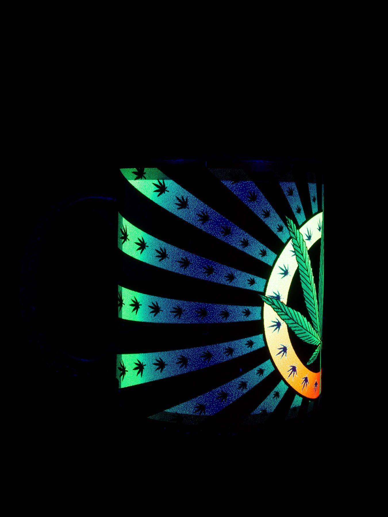 PSYWORK Tasse Fluo Cup Neon "Weed Motiv unter Leaf", Keramik, Schwarzlicht UV-aktiv, leuchtet Tasse
