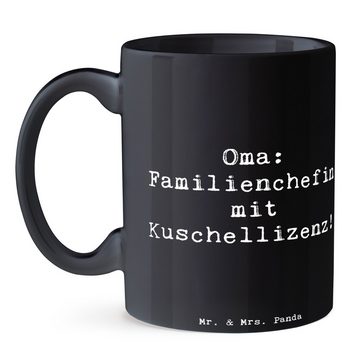 Mr. & Mrs. Panda Tasse Oma Kuschelchefin - Schwarz - Geschenk, Becher, Tasse Motive, Tasse, Keramik, Herzberührende Designs