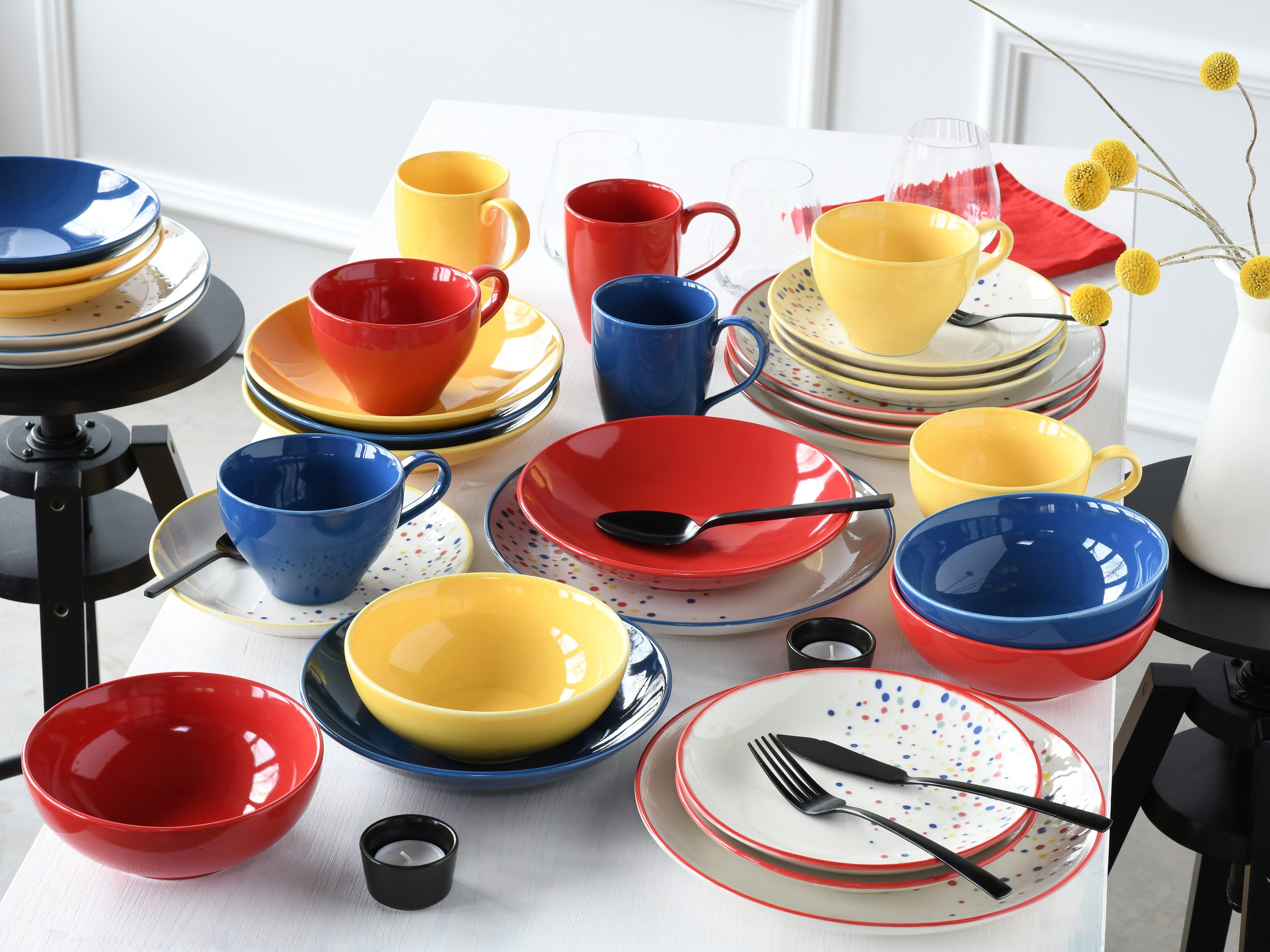 CreaTable Teller-Set Joy, Teller Set 12-tlg. (12-tlg), 4 Personen, Steinzeug, Unregelmäßige bunte Punkte, Gute Laune Geschirr, Frisch, Freundlich